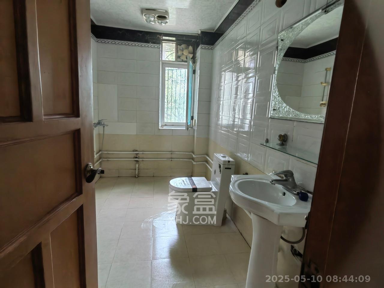 申湘花园 3室2厅2卫 2400.0元/月 申湘花园 3室2厅2卫 2400.0元/月室内图