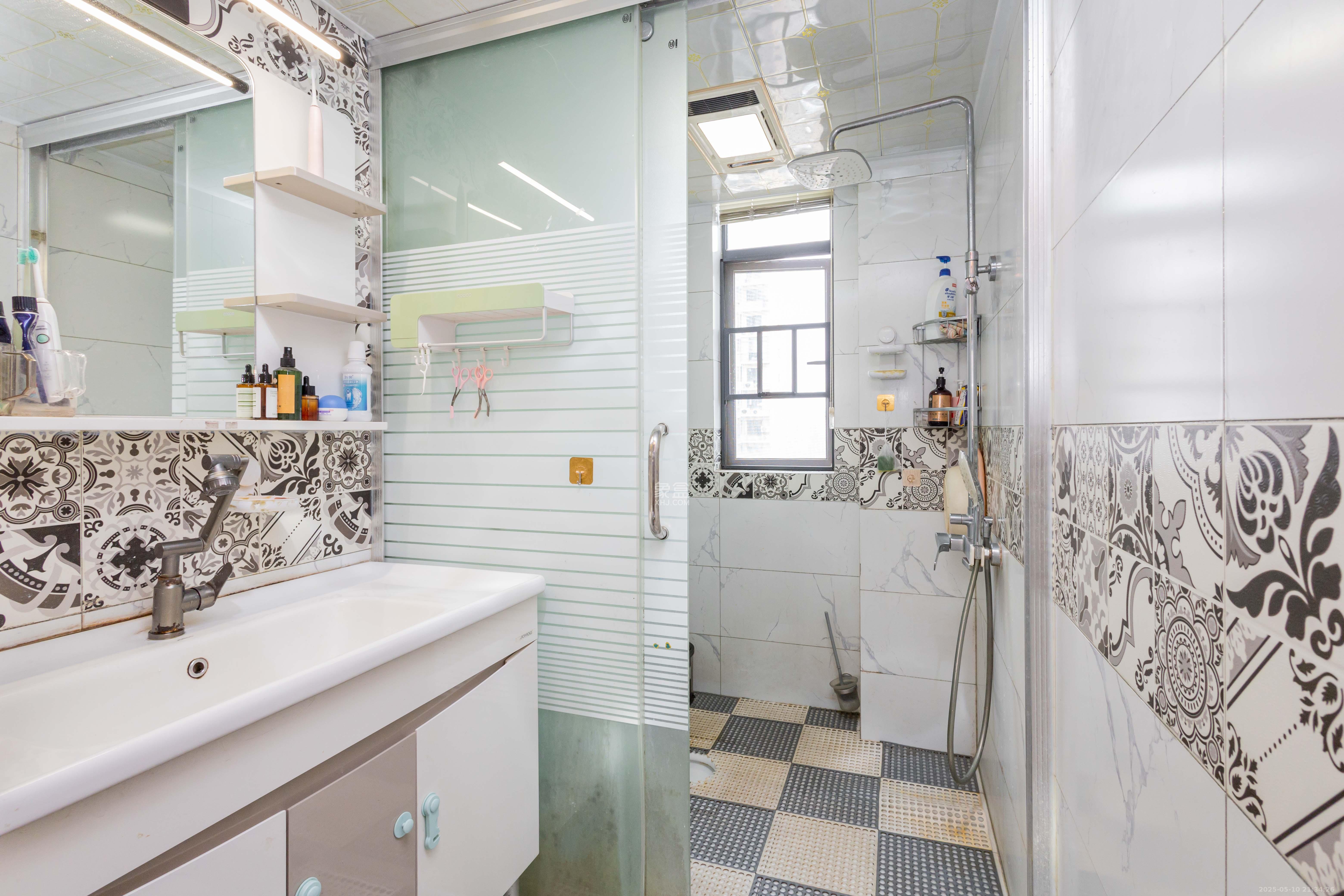 中国铁建国际城二期 3室2厅1卫 58.8万 中国铁建国际城二期 3室2厅1卫 58.8万卫生间