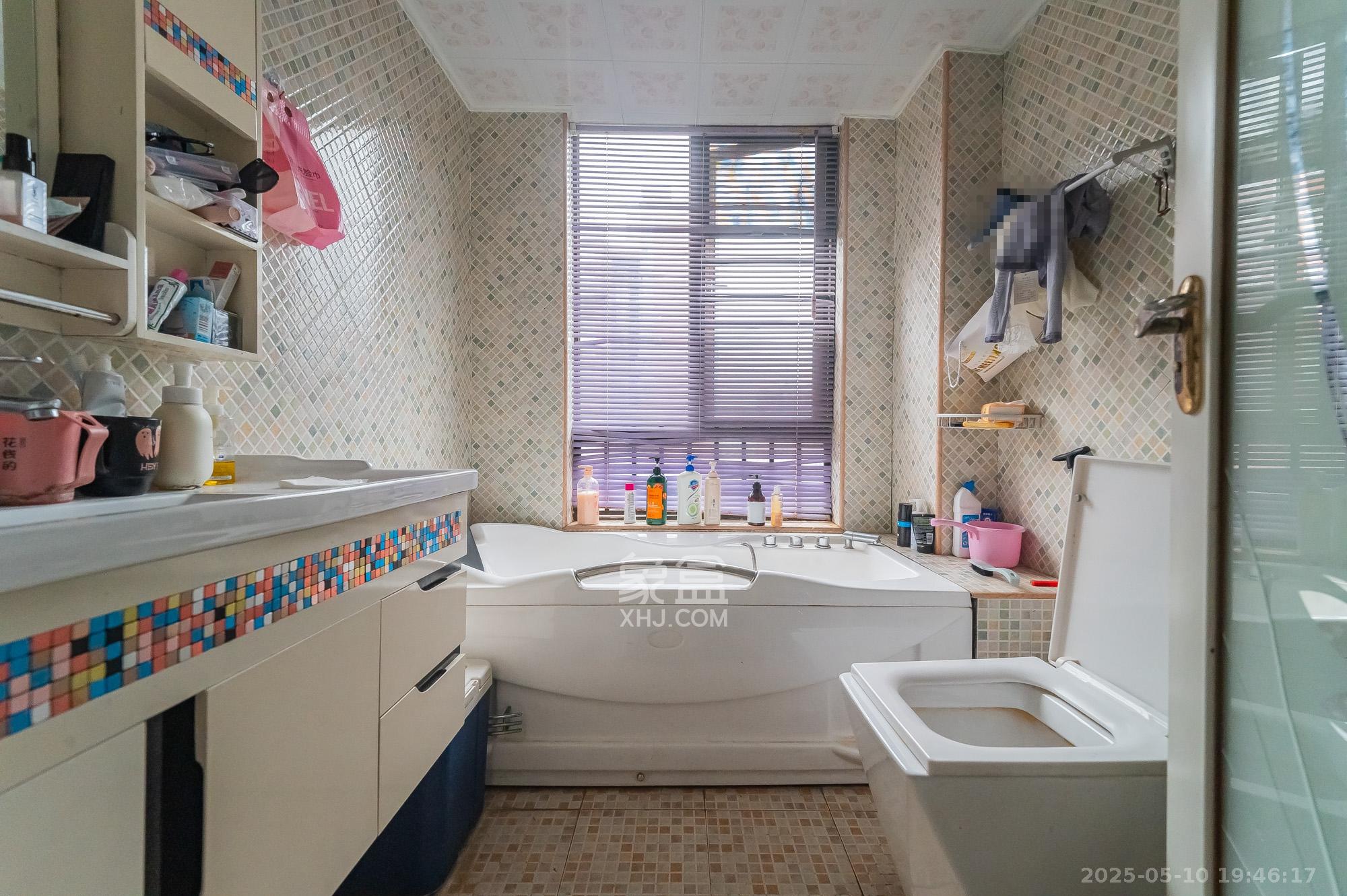 华润凤凰城三期 3室2厅2卫 84.8万 华润凤凰城三期 3室2厅2卫 84.8万卫生间