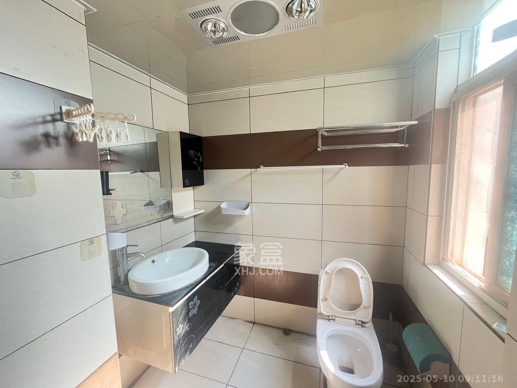 麓山润城 4室2厅2卫 2000.0元/月 麓山润城 4室2厅2卫 2000.0元/月室内图