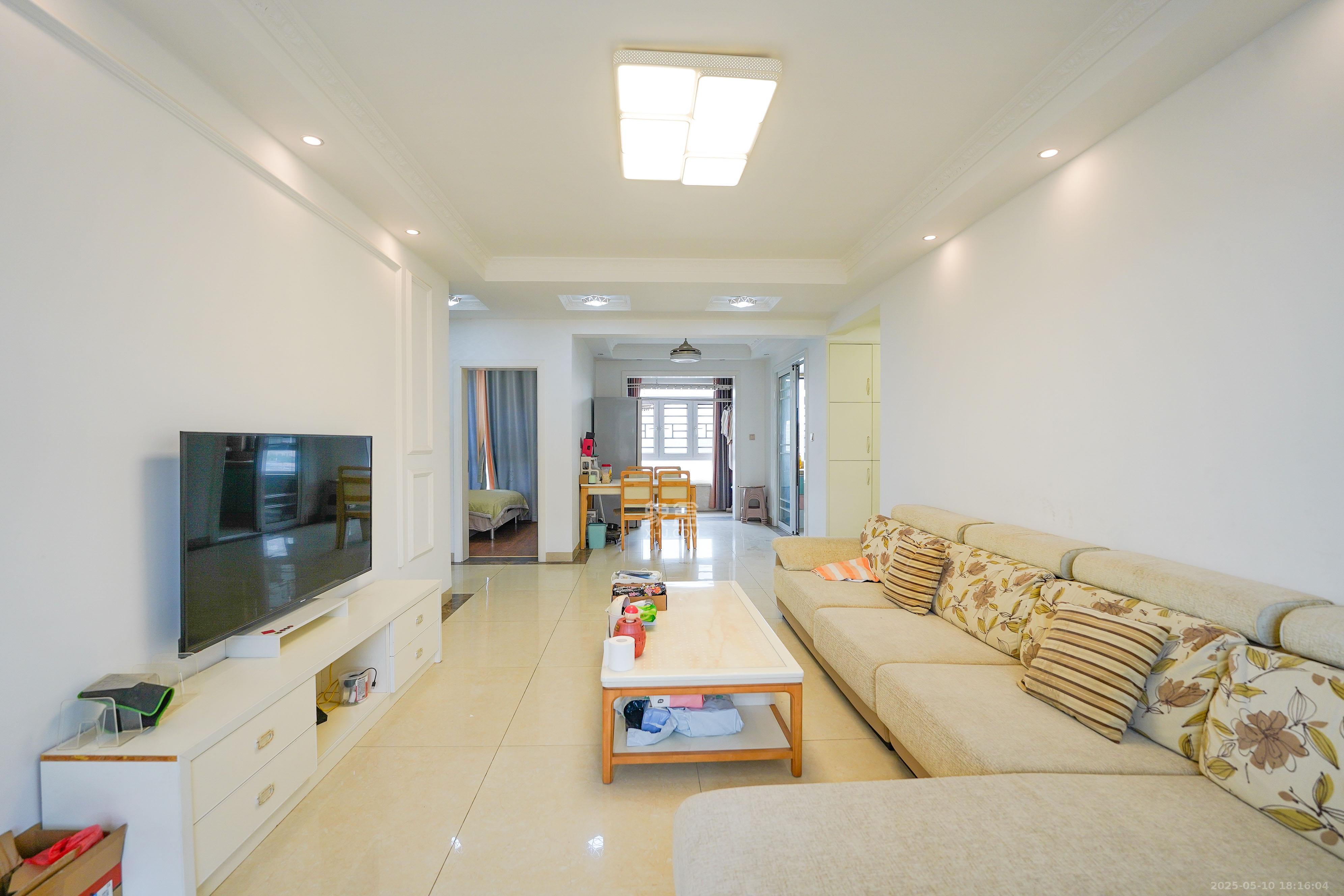 五矿万境蓝山 3室2厅1卫 108.0万 五矿万境蓝山 3室2厅1卫 108.0万客厅