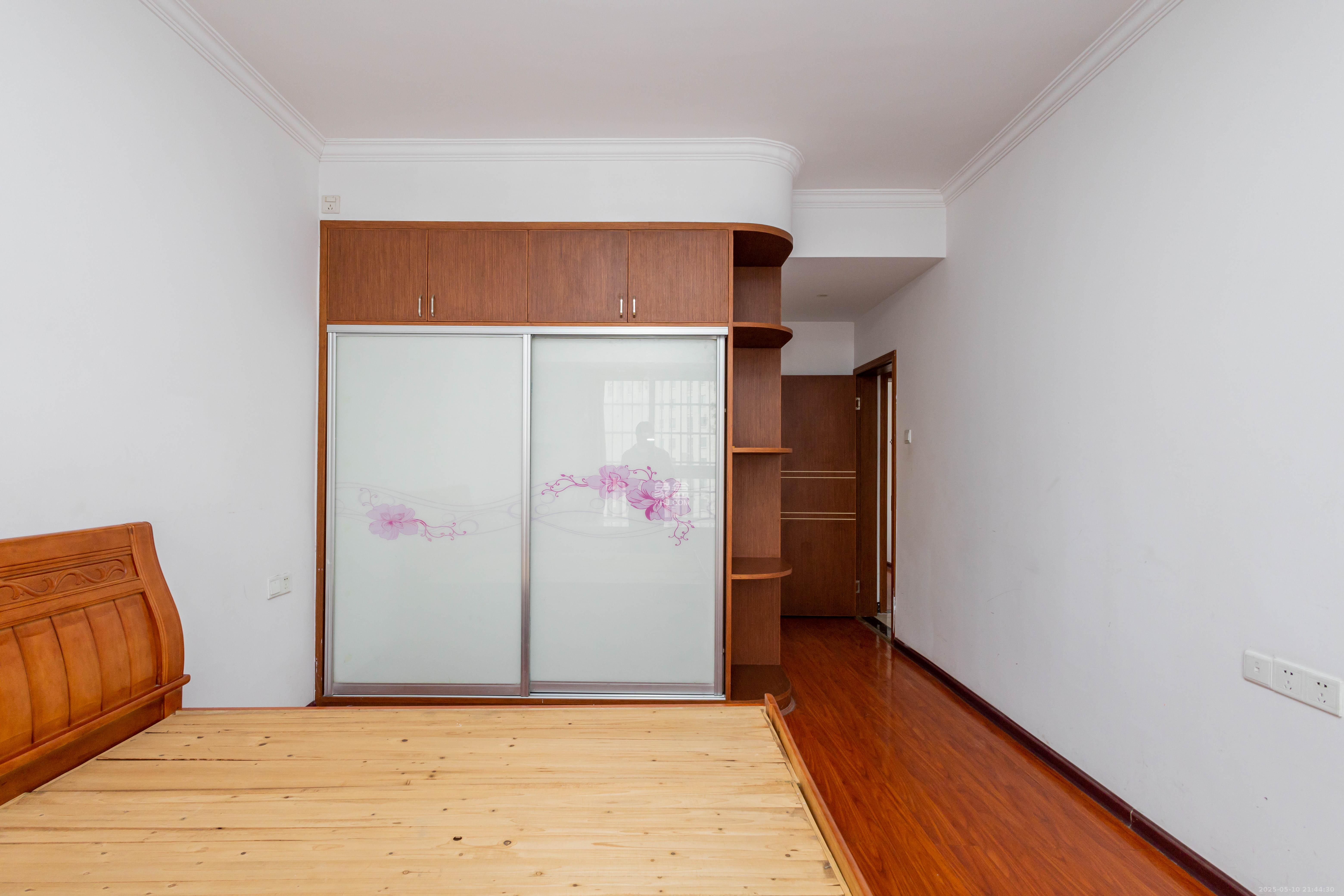 豪庭(江城豪庭) 3室2厅2卫 65.8万 豪庭(江城豪庭) 3室2厅2卫 65.8万卧室