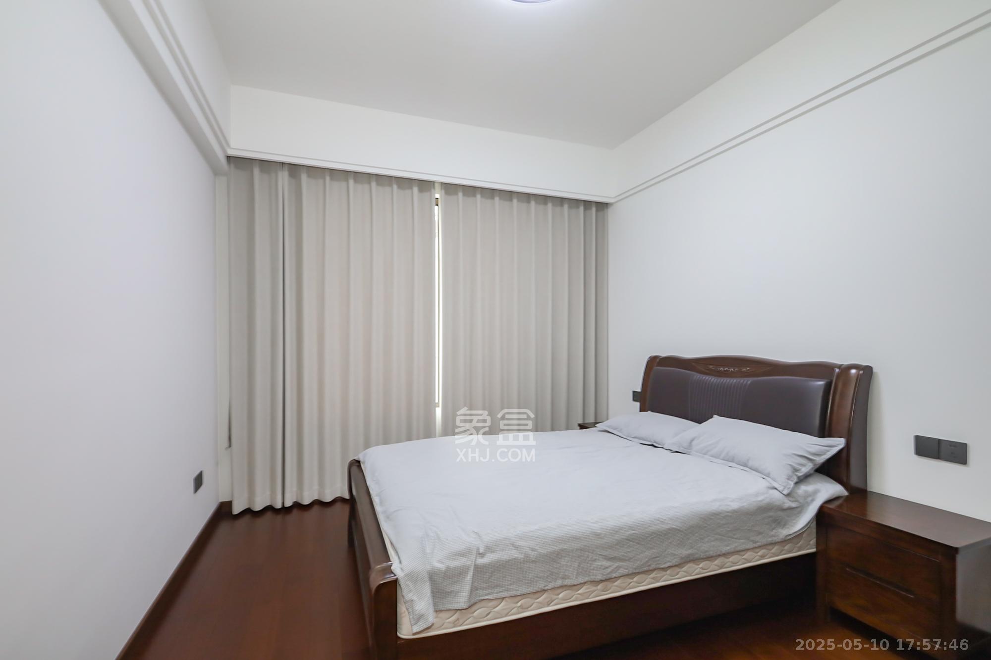 绿地湖湘中心  4室2厅2卫    330.0万 绿地湖湘中心  4室2厅2卫    330.0万卧室