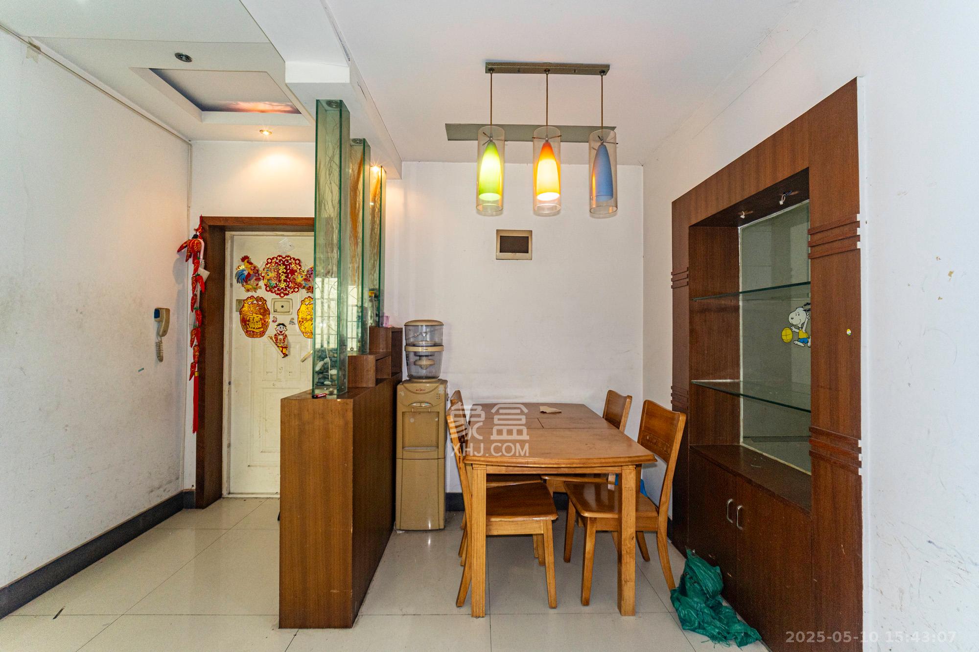 中南汽车世界  1室2厅1卫    39.8万 中南汽车世界  1室2厅1卫    39.8万客厅