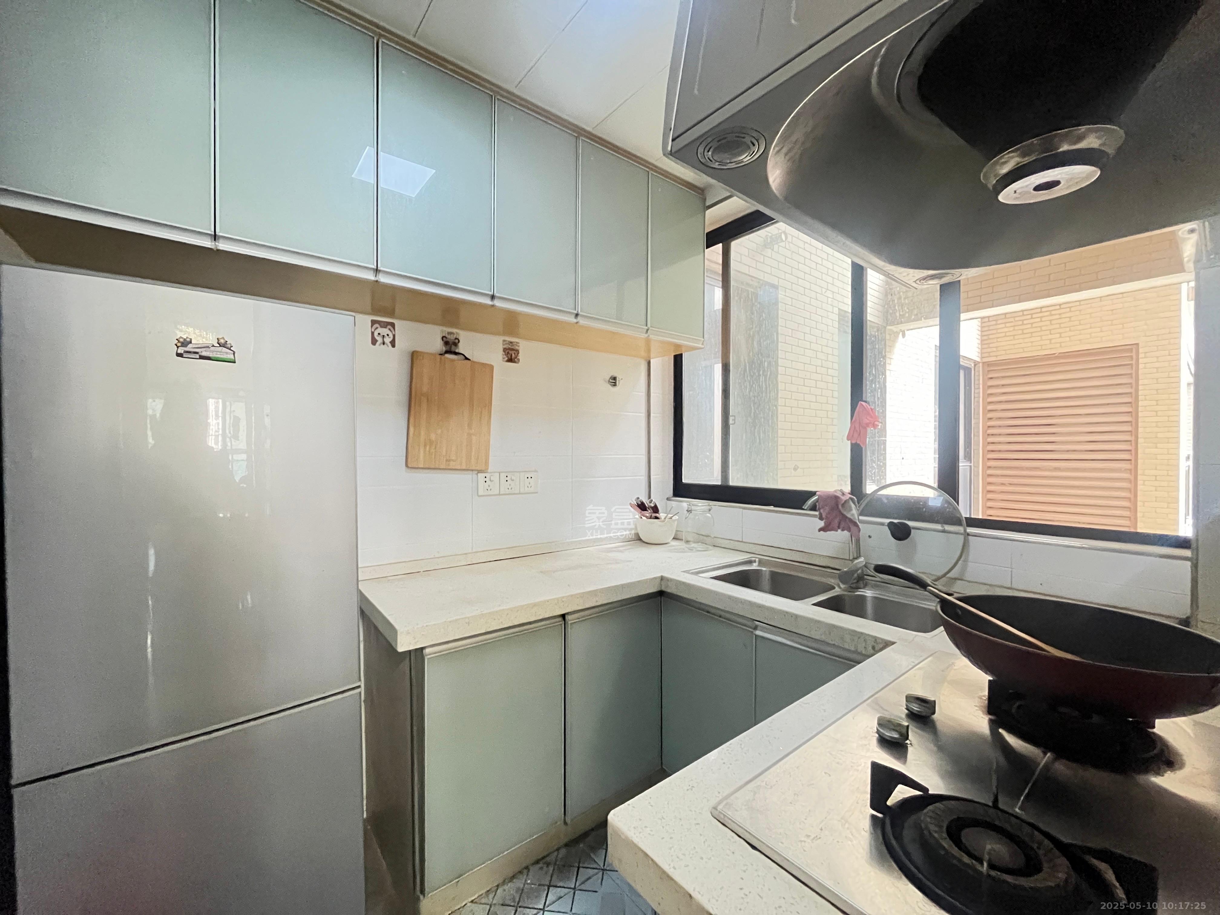 阿普阿布 2室2厅1卫 2300.0元/月 阿普阿布 2室2厅1卫 2300.0元/月室内图