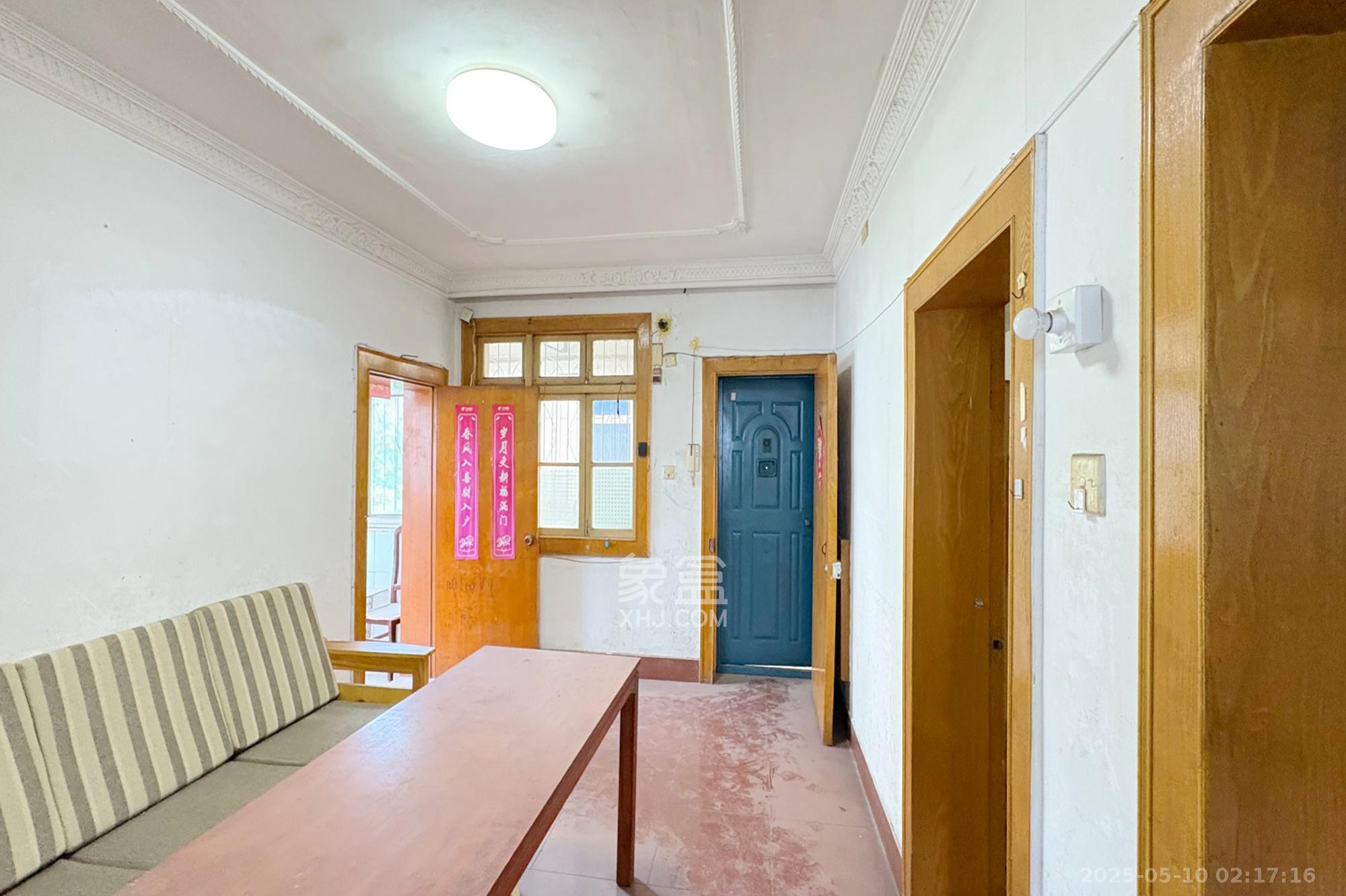 东文庙坪  2室1厅1卫    40.0万 东文庙坪  2室1厅1卫    40.0万客厅