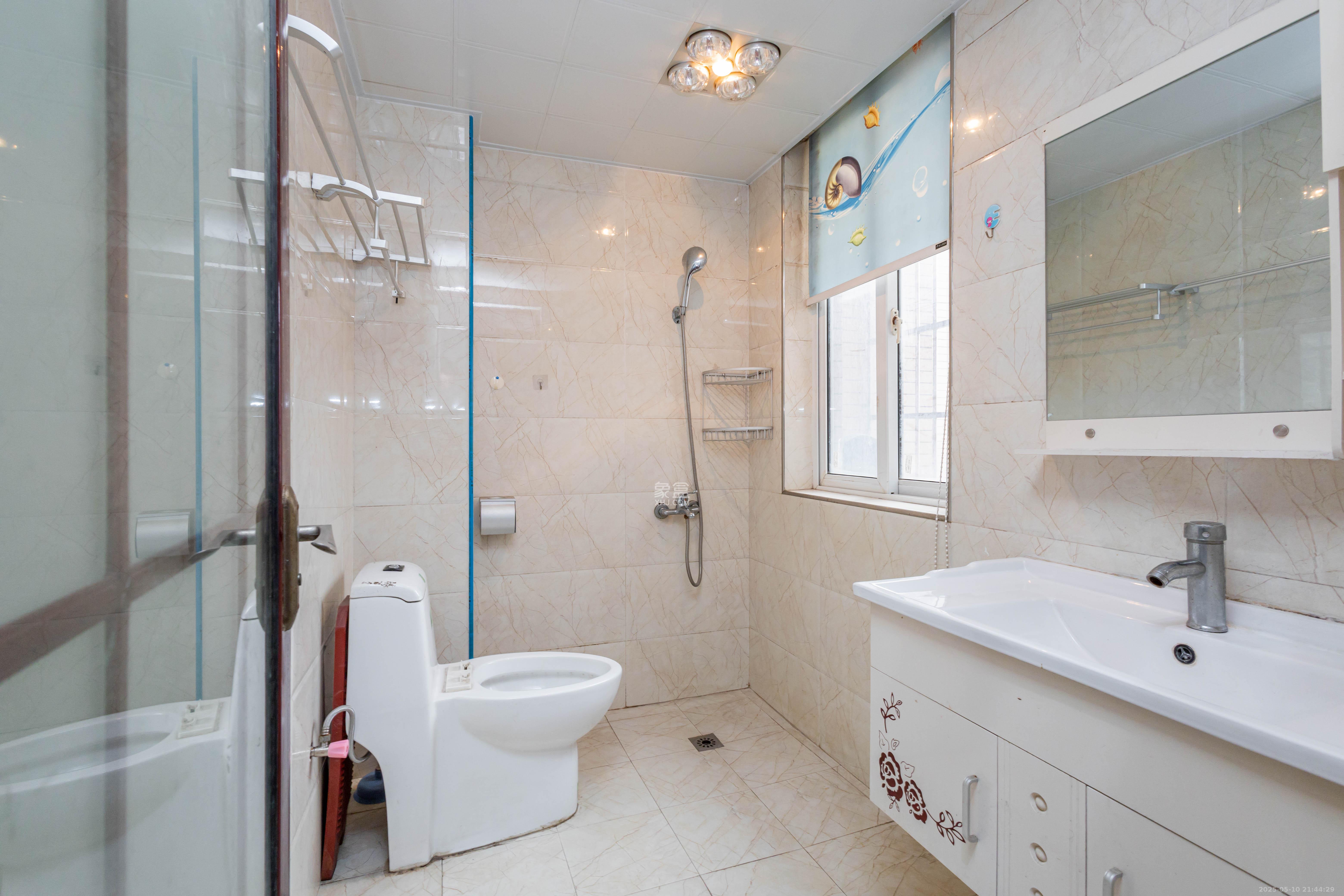 豪庭(江城豪庭) 3室2厅2卫 65.8万 豪庭(江城豪庭) 3室2厅2卫 65.8万卫生间