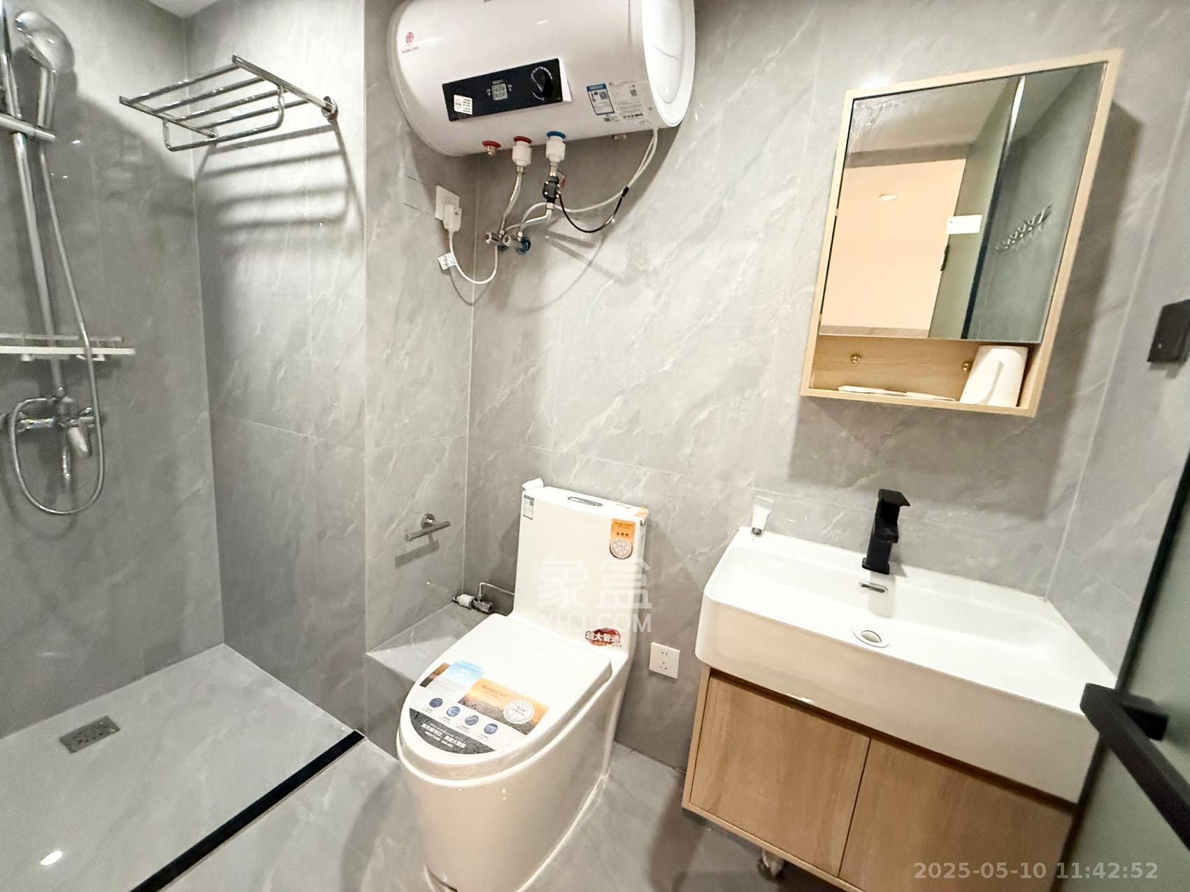 綠地商務(wù)廣場  1室1廳1衛(wèi)   1800.00元/月室內(nèi)圖