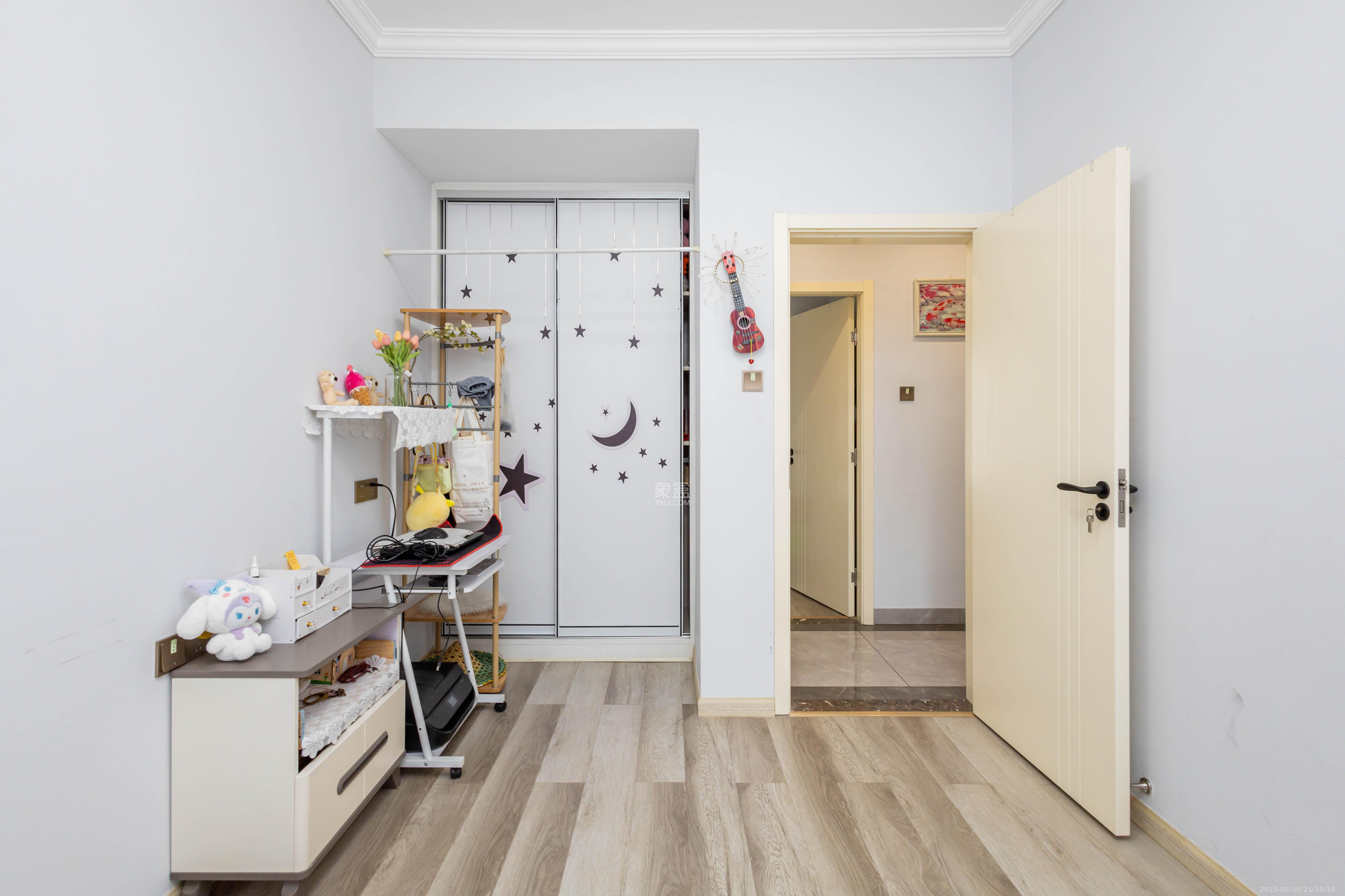 金科天悦(金科美邻汇) 3室2厅2卫 96.8万 金科天悦(金科美邻汇) 3室2厅2卫 96.8万卧室