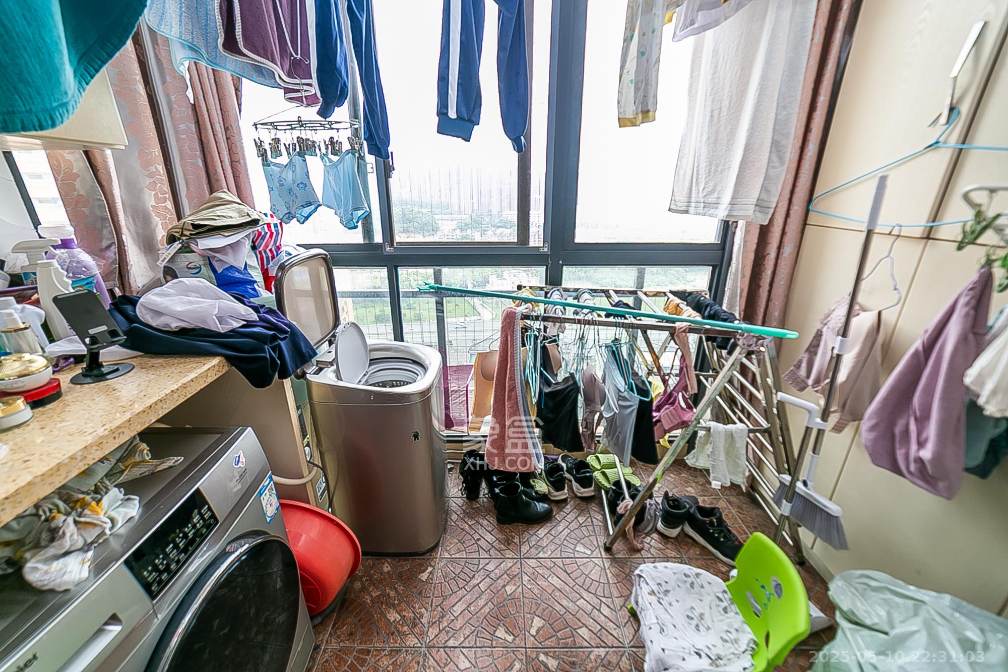兴威帕克水岸  3室2厅2卫   115.00万阳台