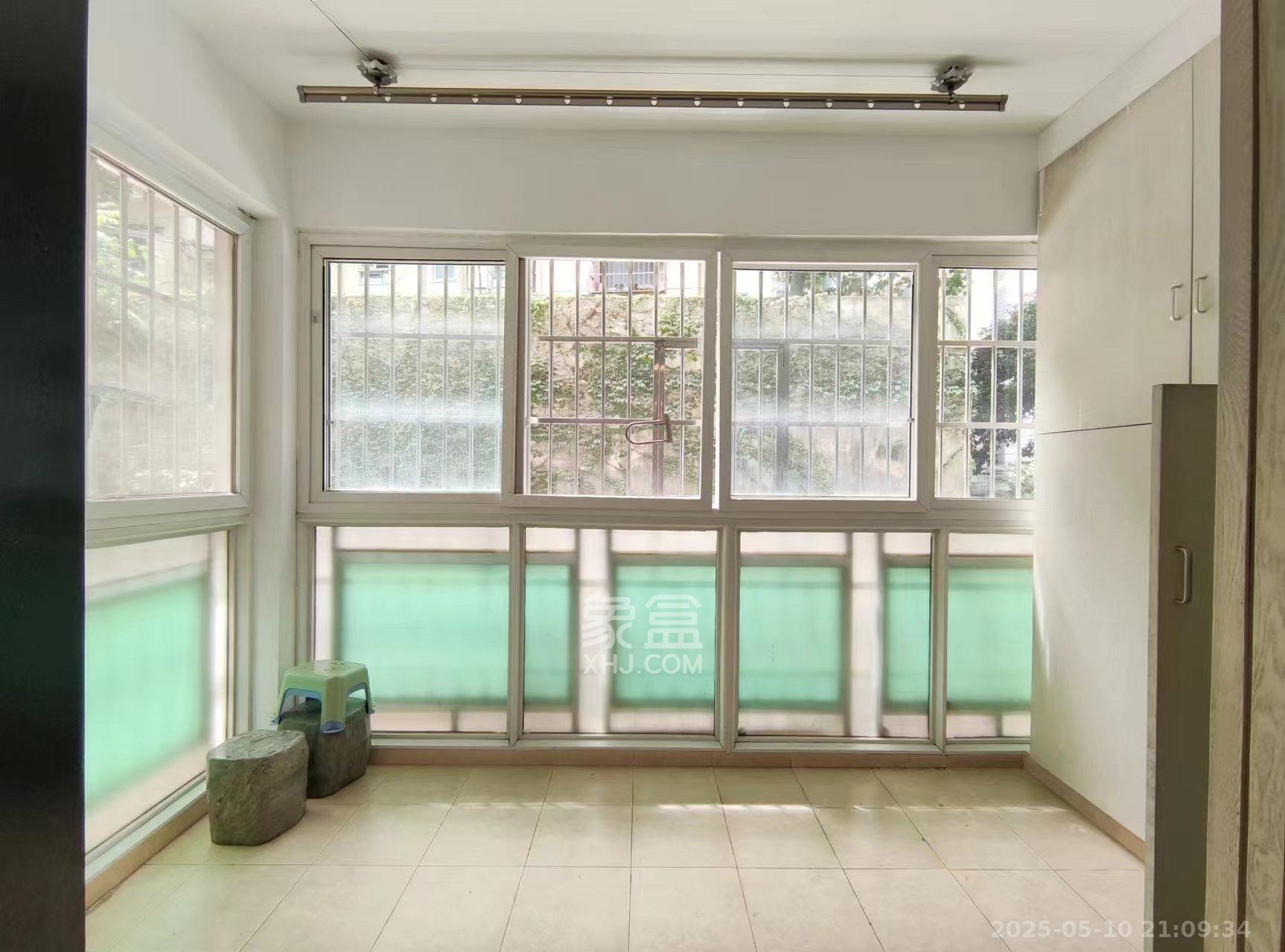 鸿景苑 2室1厅1卫 2400.0元/月 鸿景苑 2室1厅1卫 2400.0元/月室内图