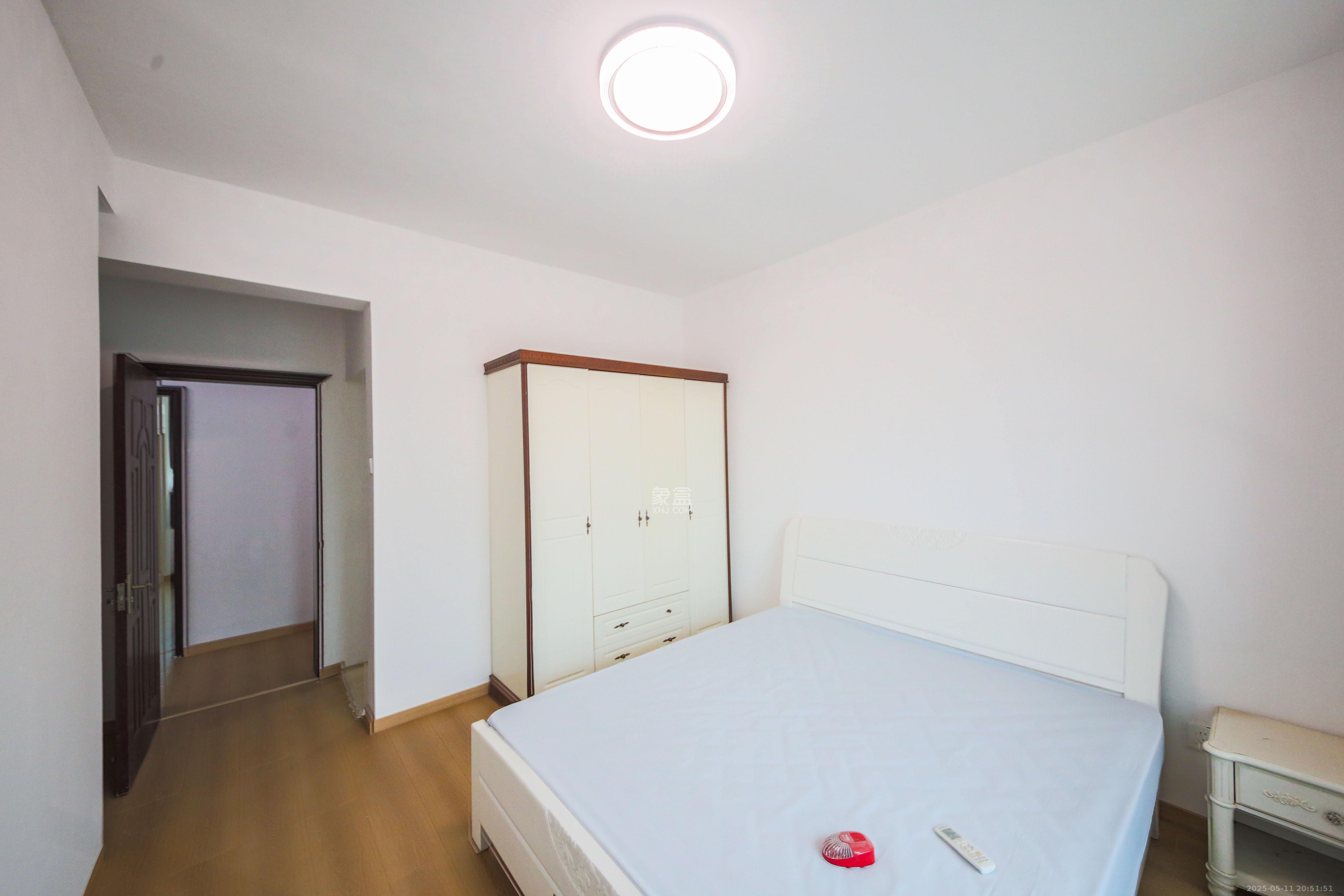 湘府东苑 3室2厅2卫 104.0万 湘府东苑 3室2厅2卫 104.0万卧室