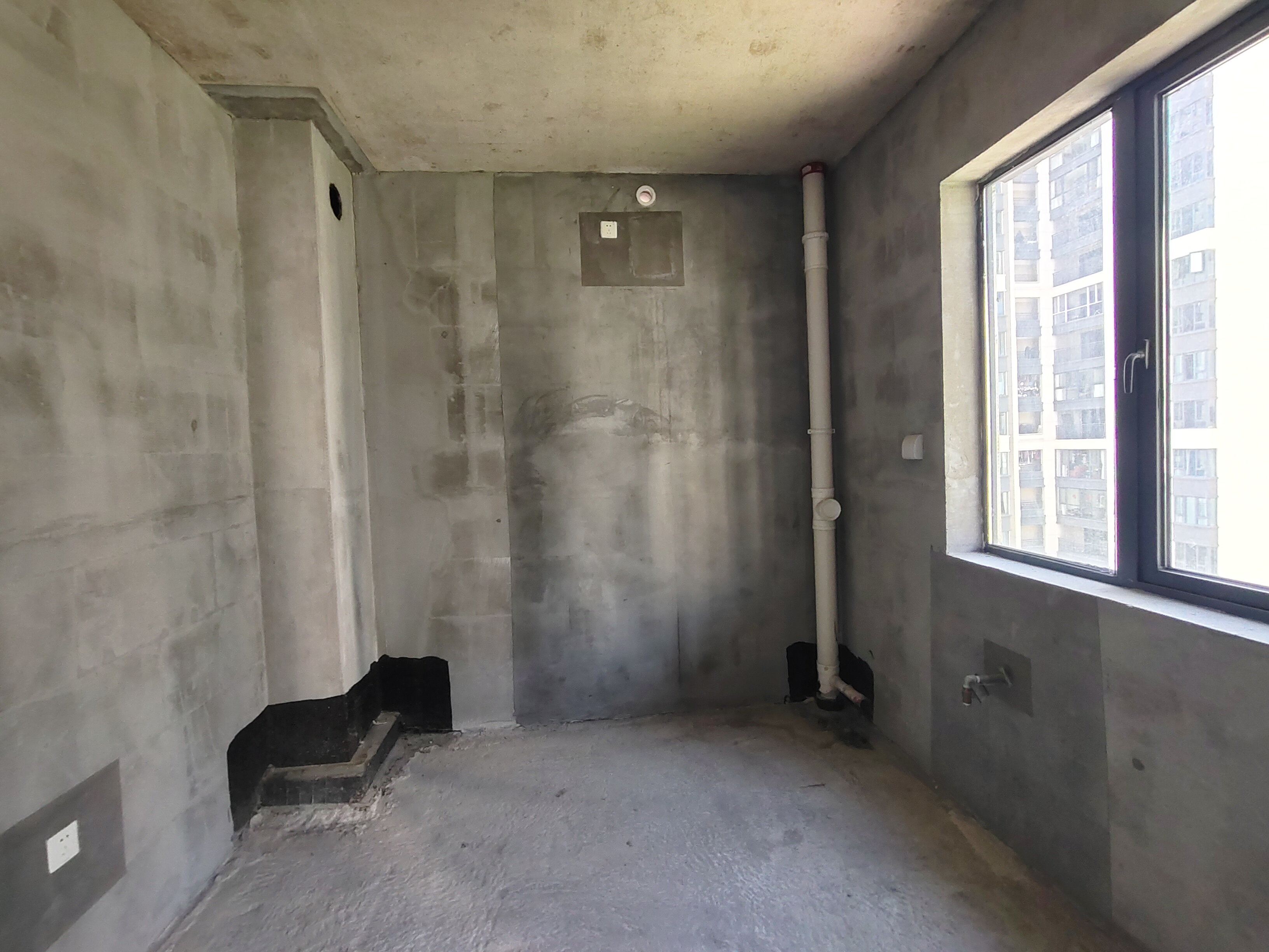 中建凤栖台  4室2厅2卫   56.00万