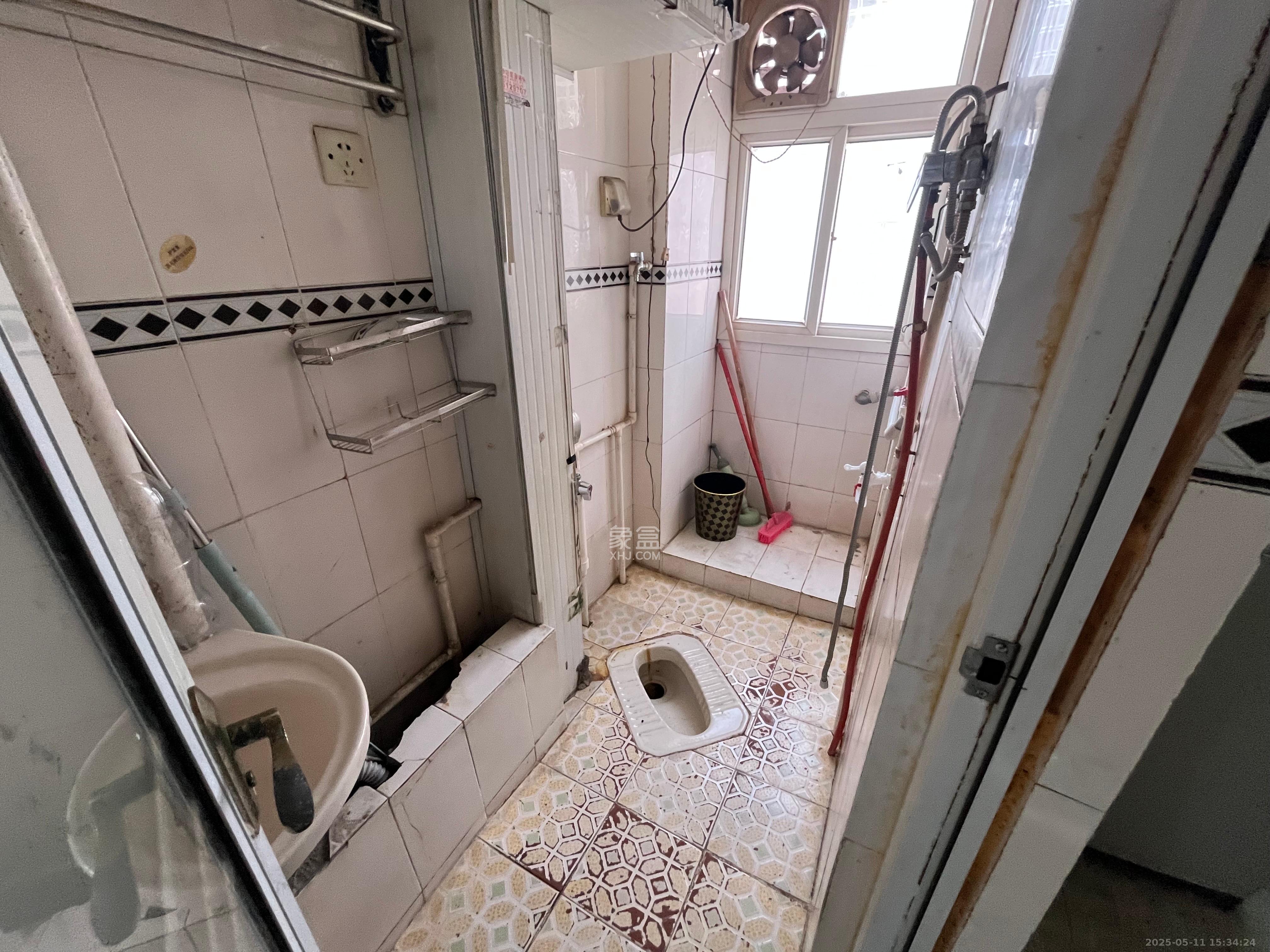 西牌楼社区 2室1厅1卫 2300.0元/月 西牌楼社区 2室1厅1卫 2300.0元/月室内图