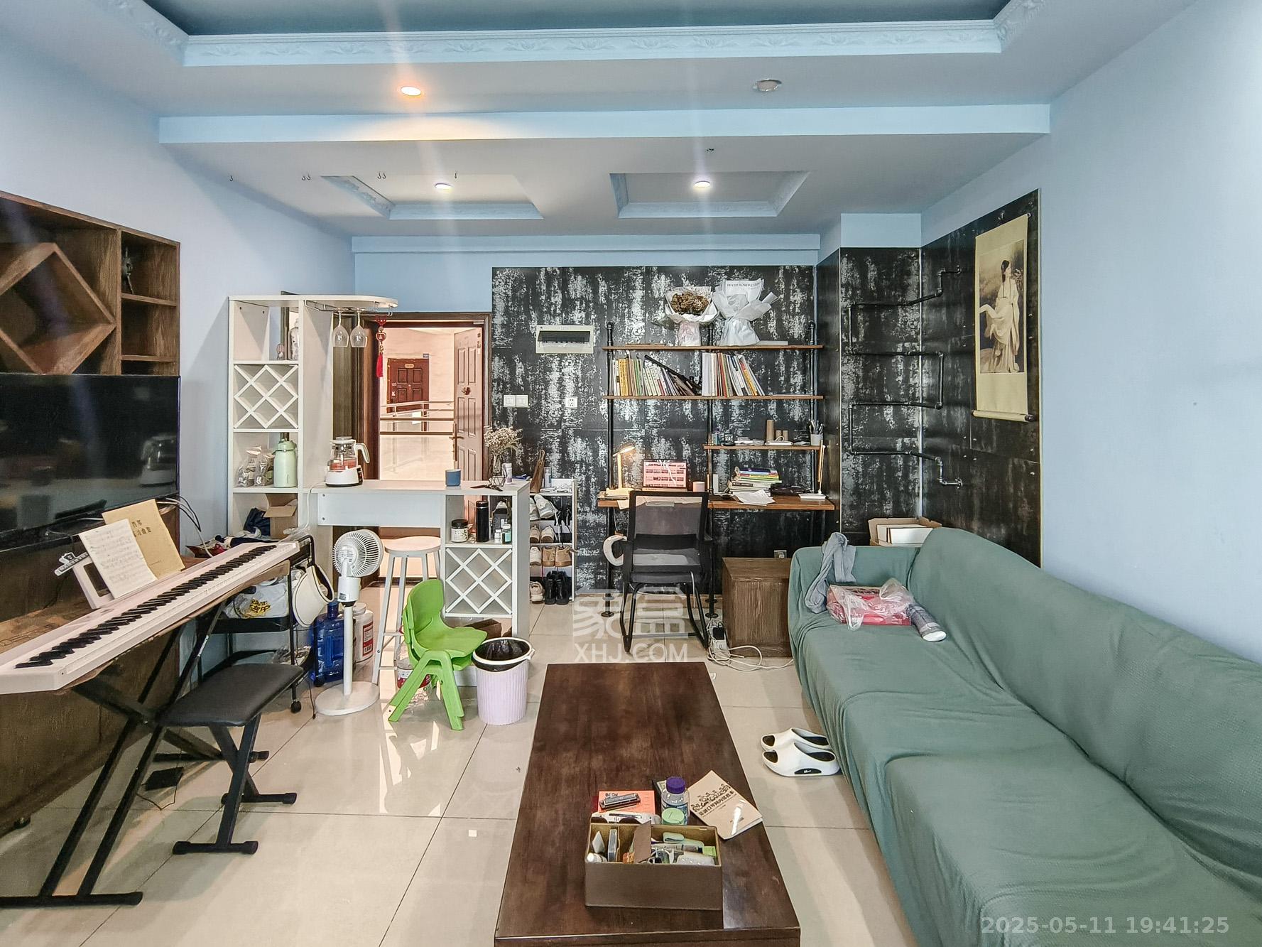 盛地尊域 1室1厅1卫 30.0万 盛地尊域 1室1厅1卫 30.0万客厅