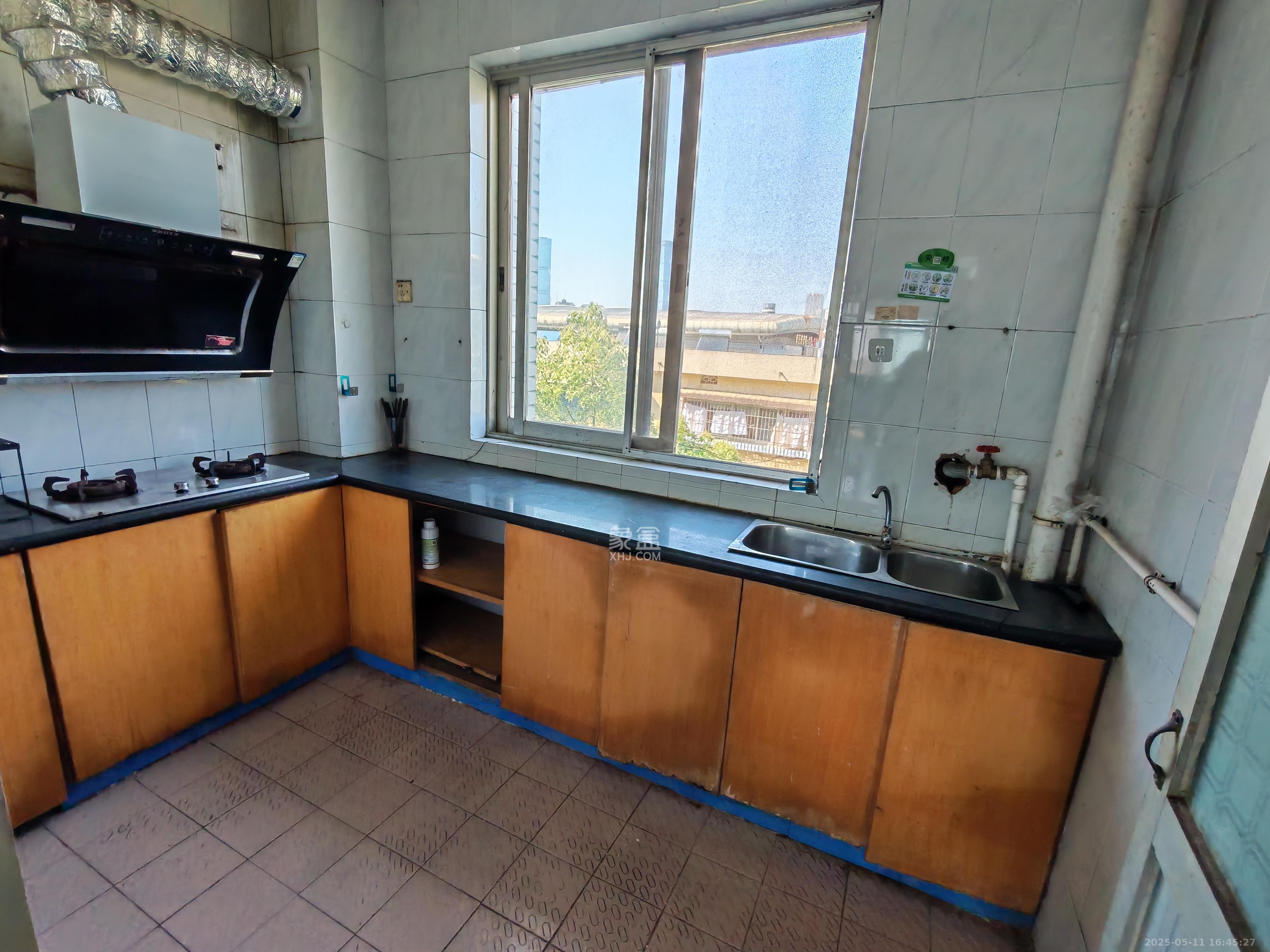 体育局宿舍 2室1厅1卫 2200.0元/月 体育局宿舍 2室1厅1卫 2200.0元/月室内图