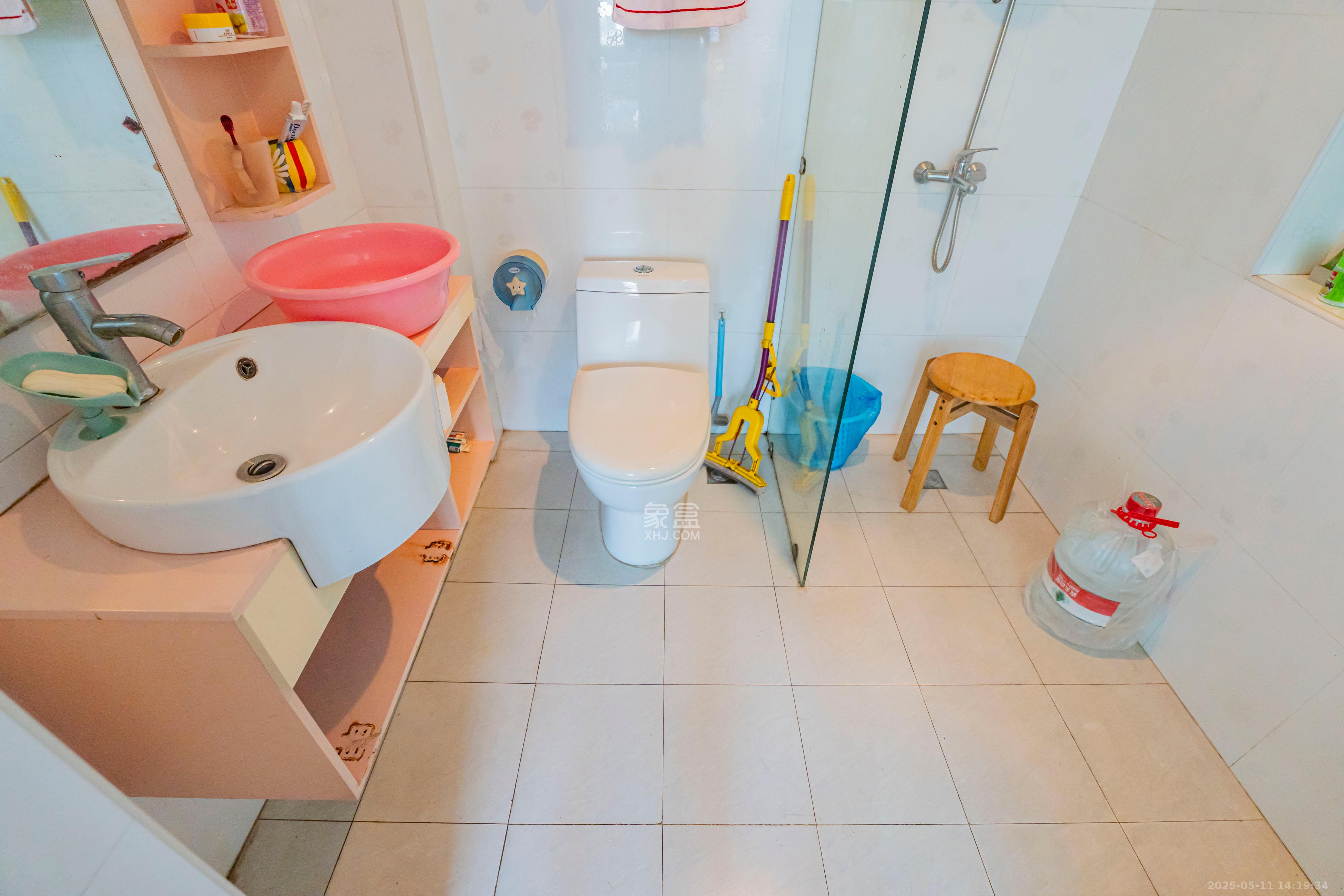 洪山家园 3室2厅2卫 68.0万 洪山家园 3室2厅2卫 68.0万卫生间