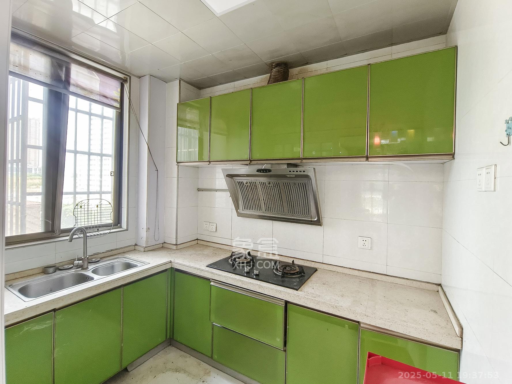 蟠龙欣苑 2室2厅1卫 48.0万 蟠龙欣苑 2室2厅1卫 48.0万厨房