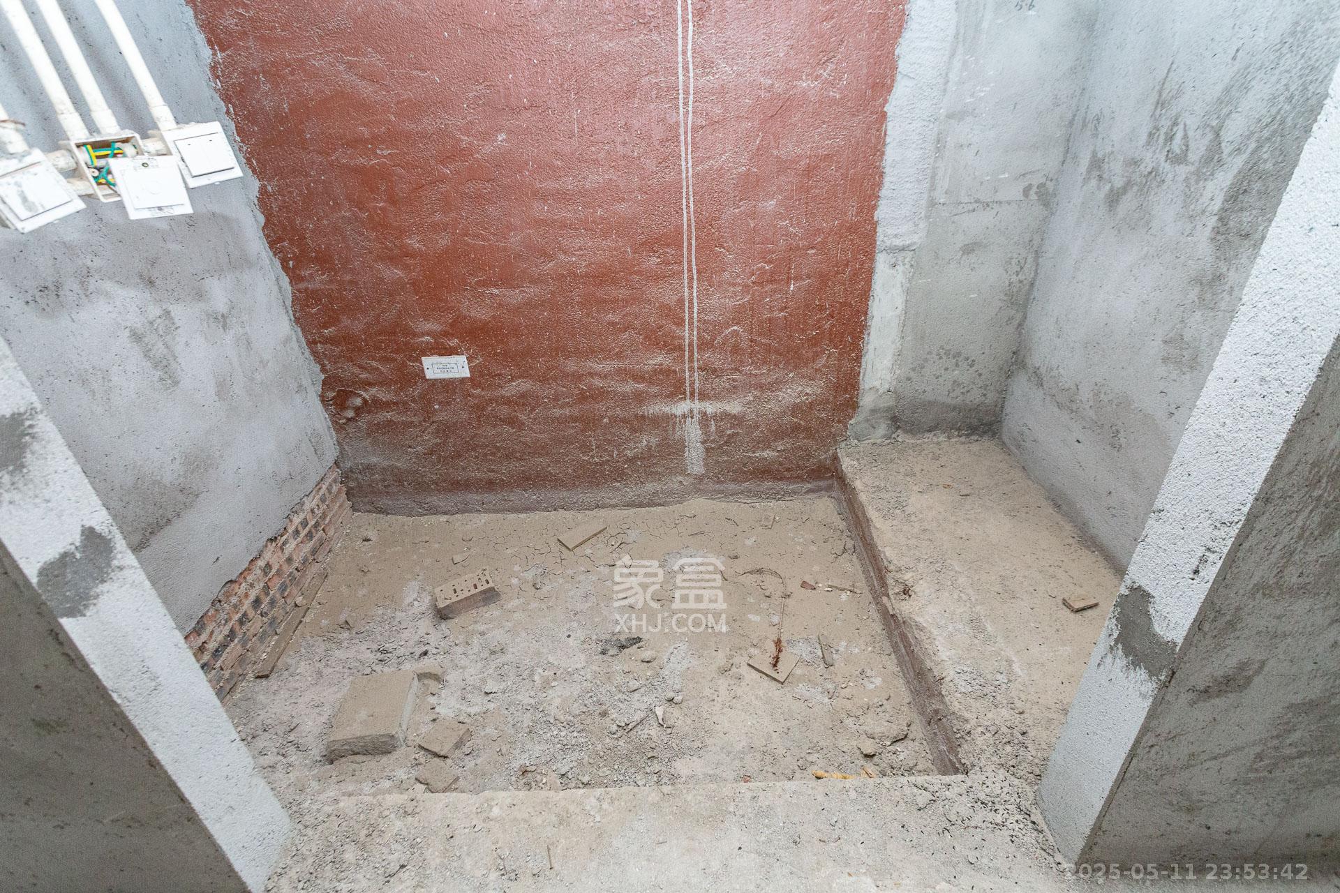 盈峰翠邸  6室3厅4卫   222.80万卫生间