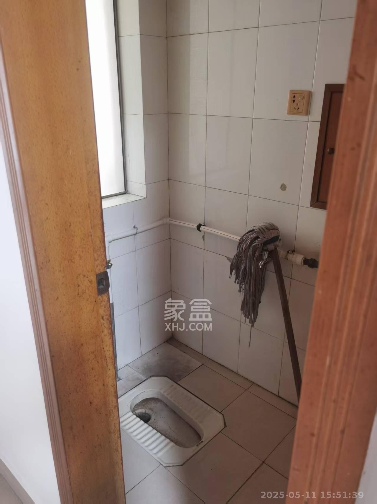 农村公路局宿舍  3室2厅2卫    2000.0元/月 农村公路局宿舍  3室2厅2卫    2000.0元/月室内图