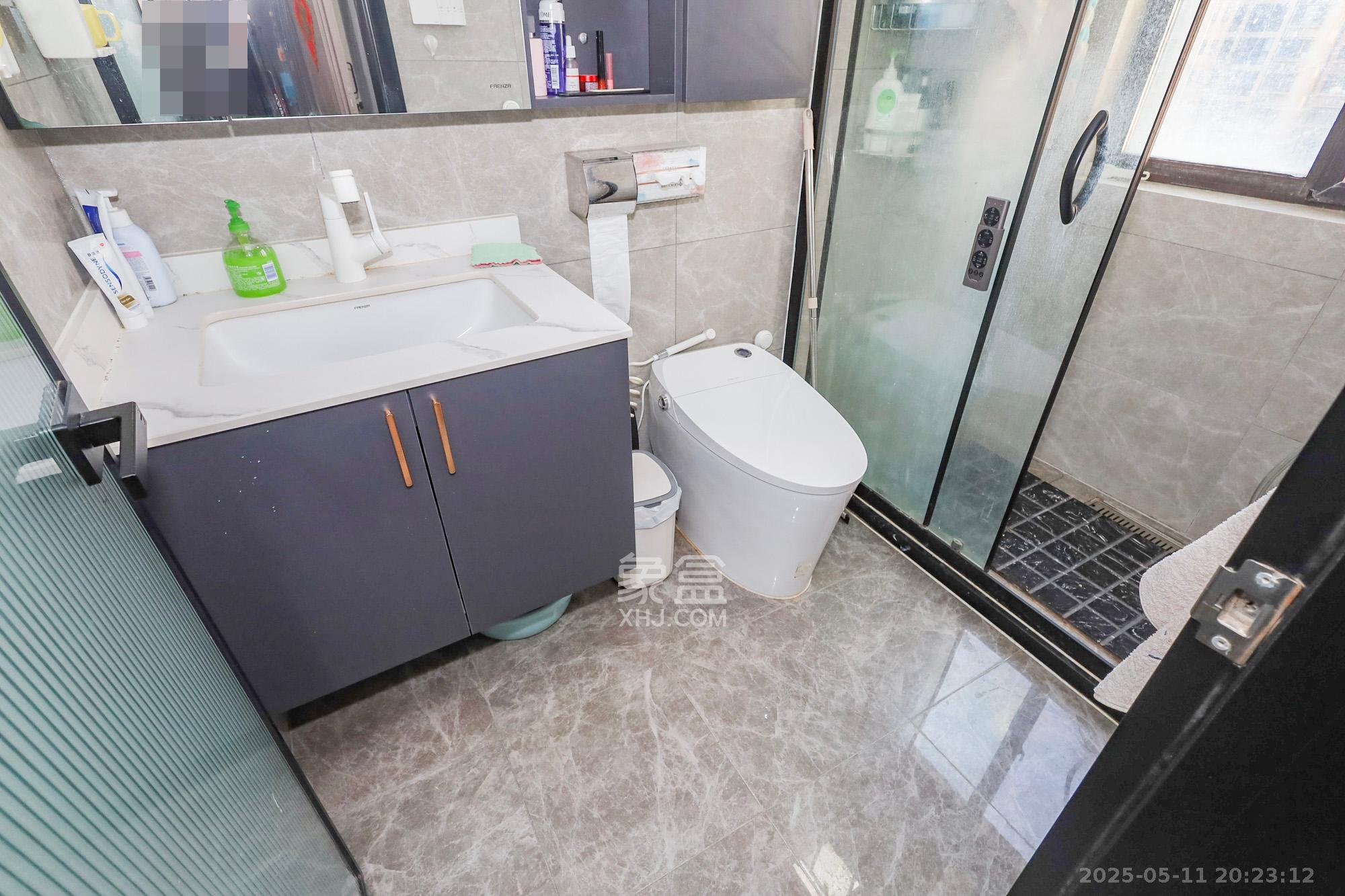 钰龙天下二期(钰龙佳园) 3室2厅2卫 230.0万 钰龙天下二期(钰龙佳园) 3室2厅2卫 230.0万卫生间