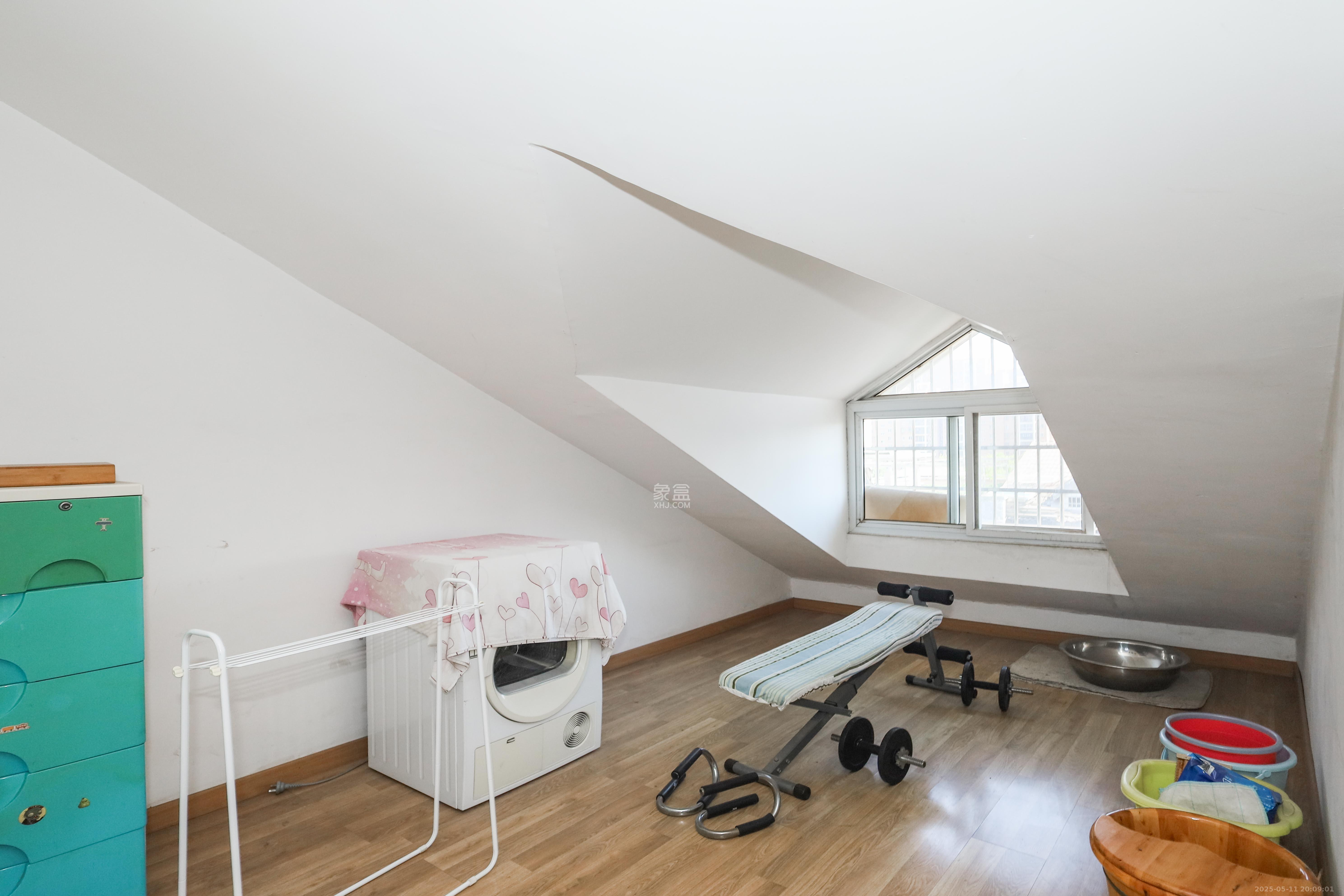 银华山庄 4室2厅2卫 135.0万 银华山庄 4室2厅2卫 135.0万其他