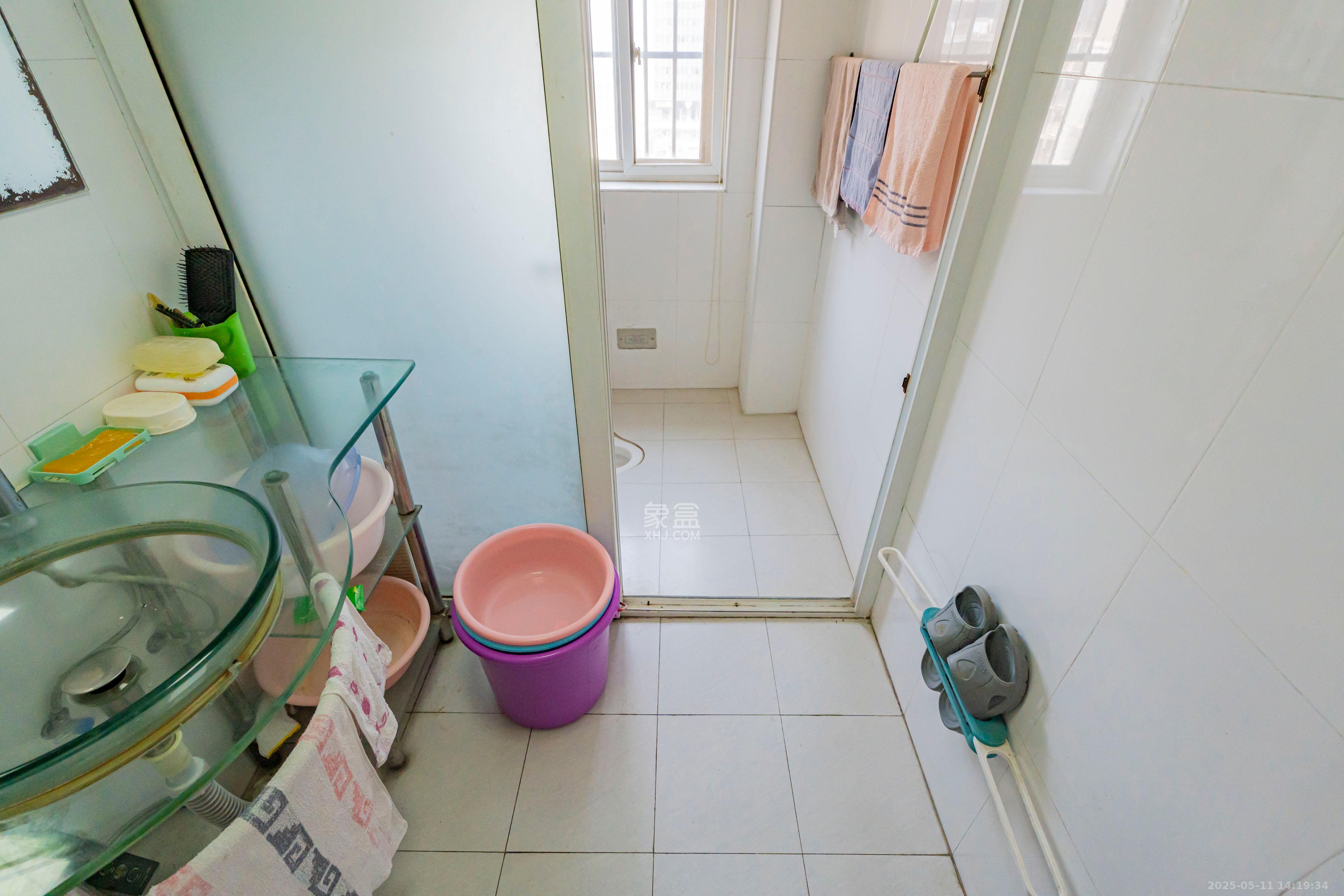 洪山家园 3室2厅2卫 68.0万 洪山家园 3室2厅2卫 68.0万卫生间