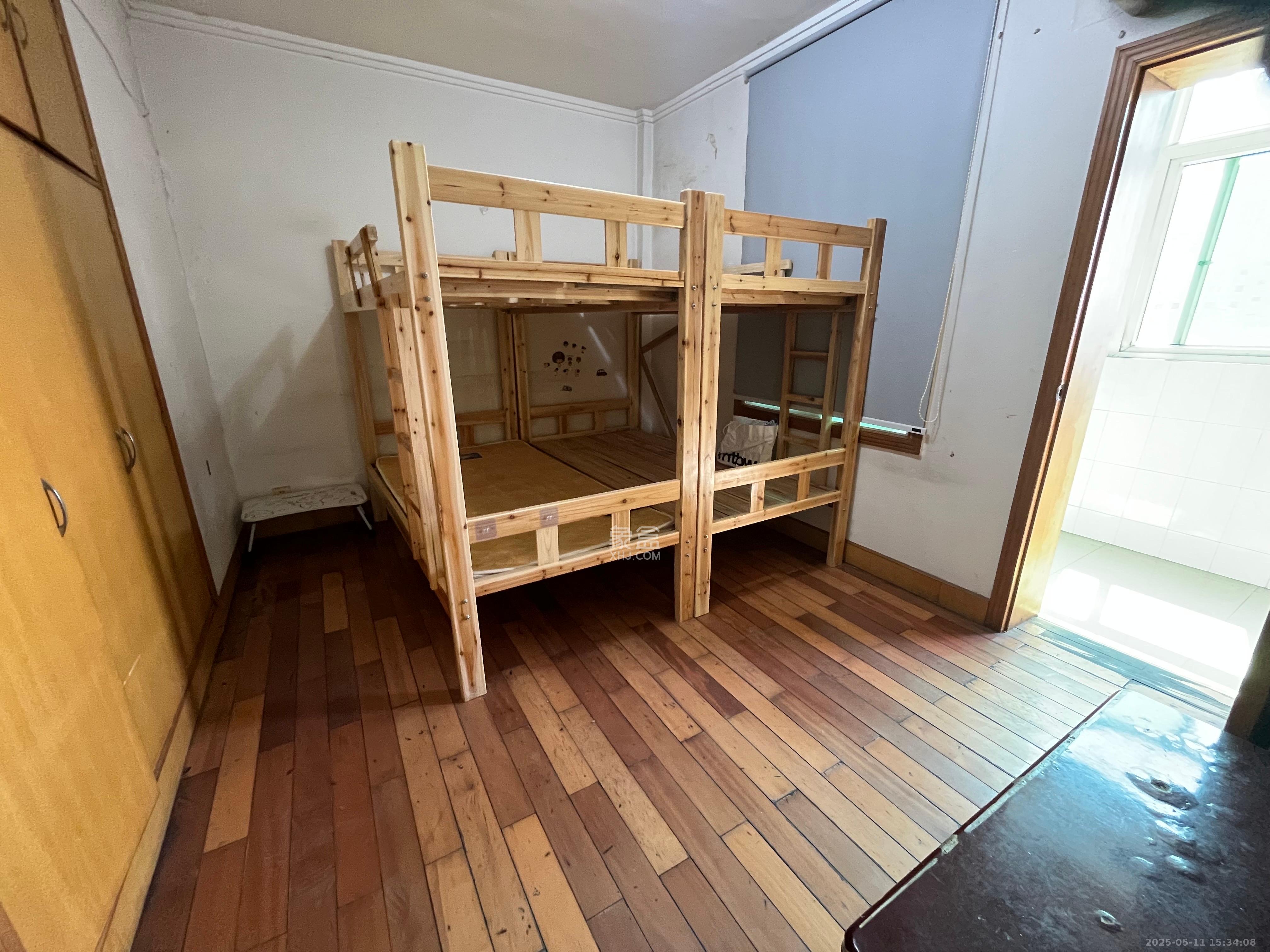 西牌楼社区 2室1厅1卫 2300.0元/月 西牌楼社区 2室1厅1卫 2300.0元/月室内图