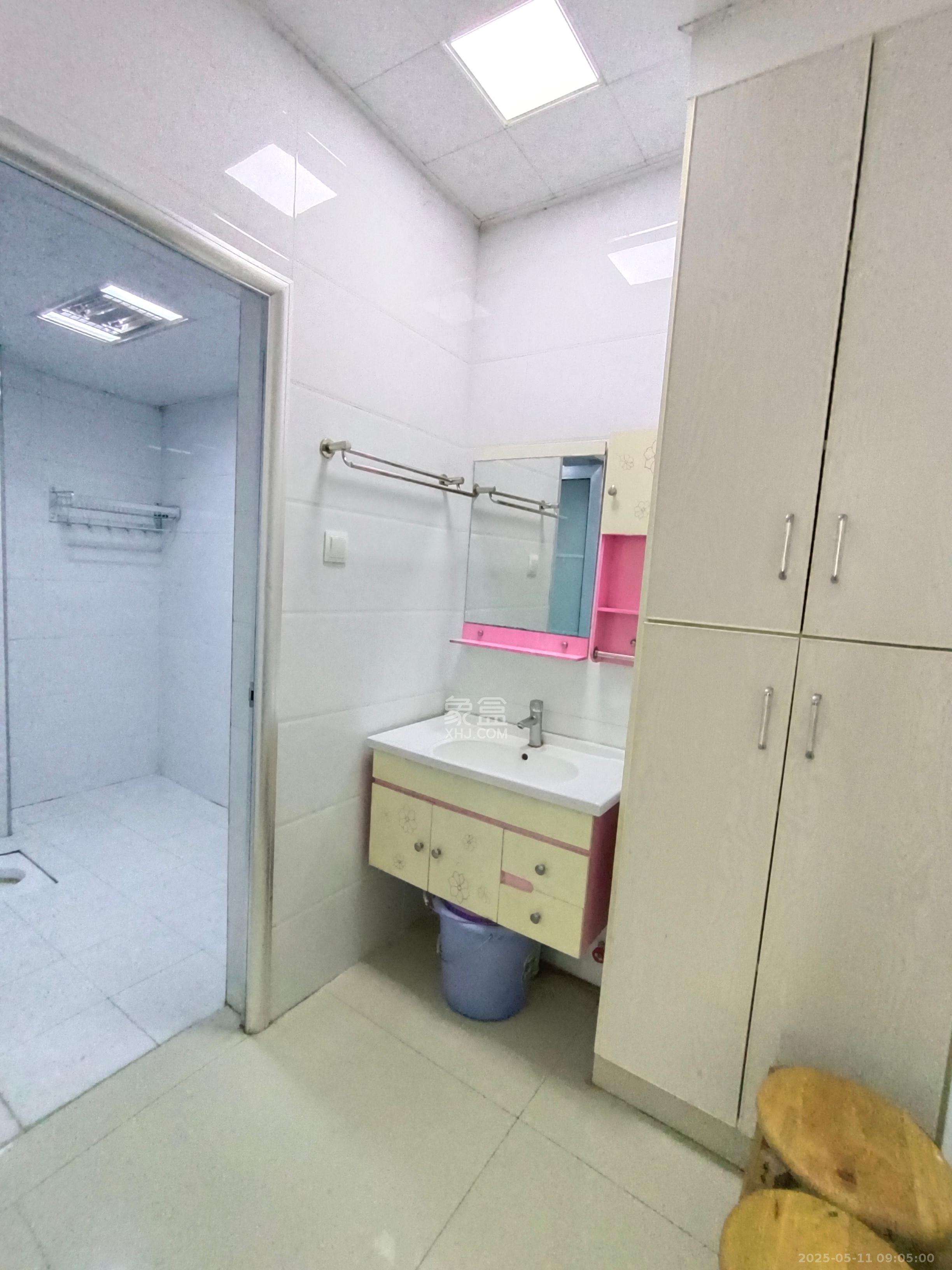 山水湾  2室1厅1卫   1400.00元/月室内图