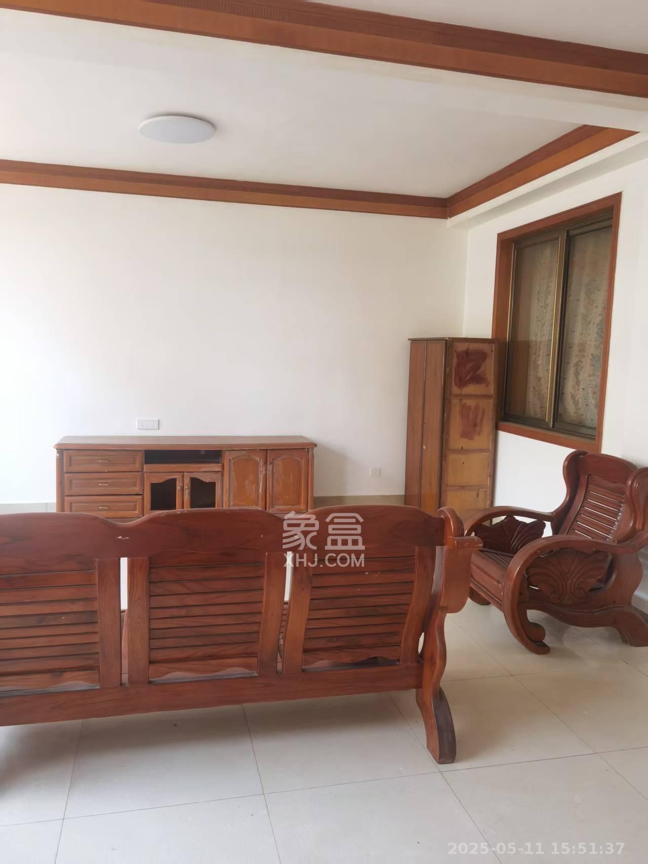 农村公路局宿舍  3室2厅2卫    2000.0元/月 农村公路局宿舍  3室2厅2卫    2000.0元/月室内图