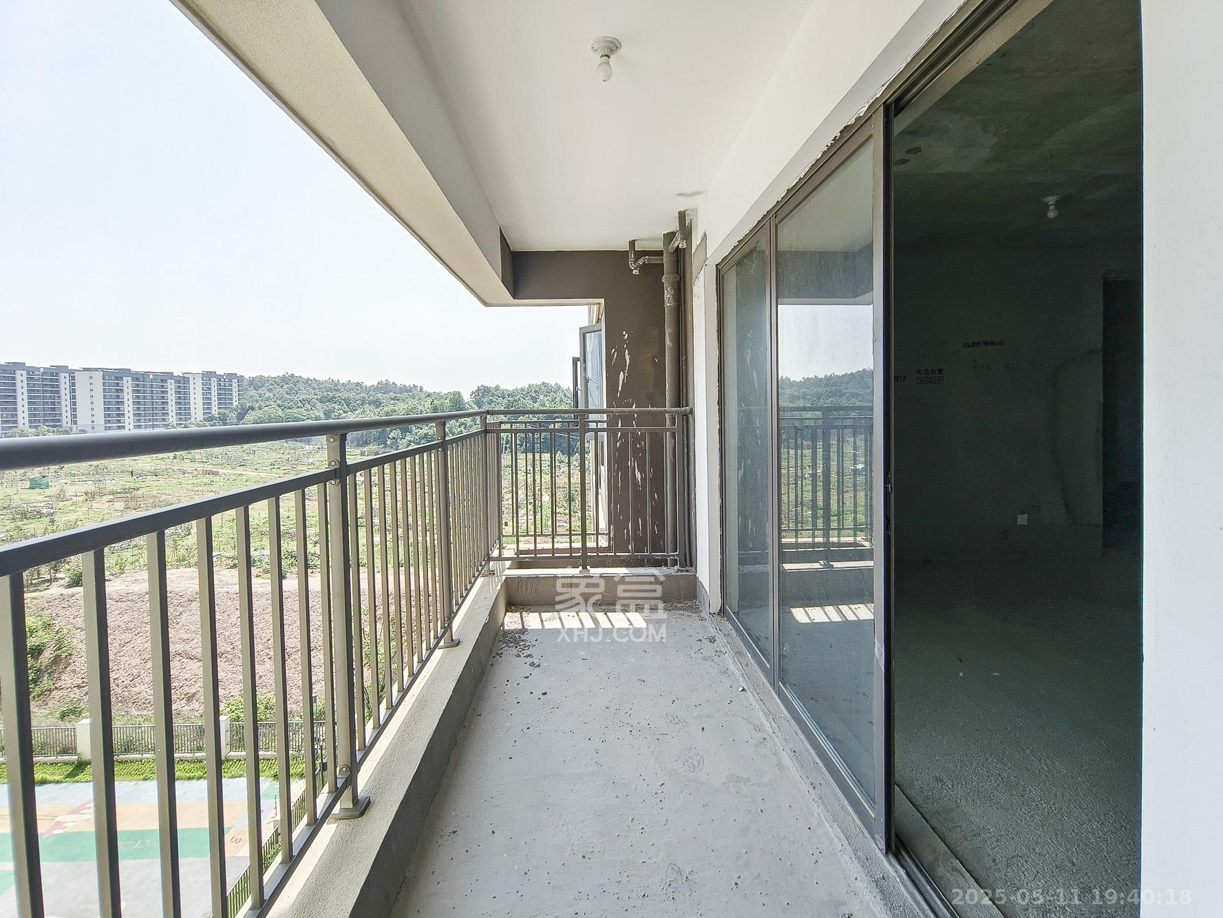 爱情公望府 4室2厅2卫 108.0万 爱情公望府 4室2厅2卫 108.0万阳台