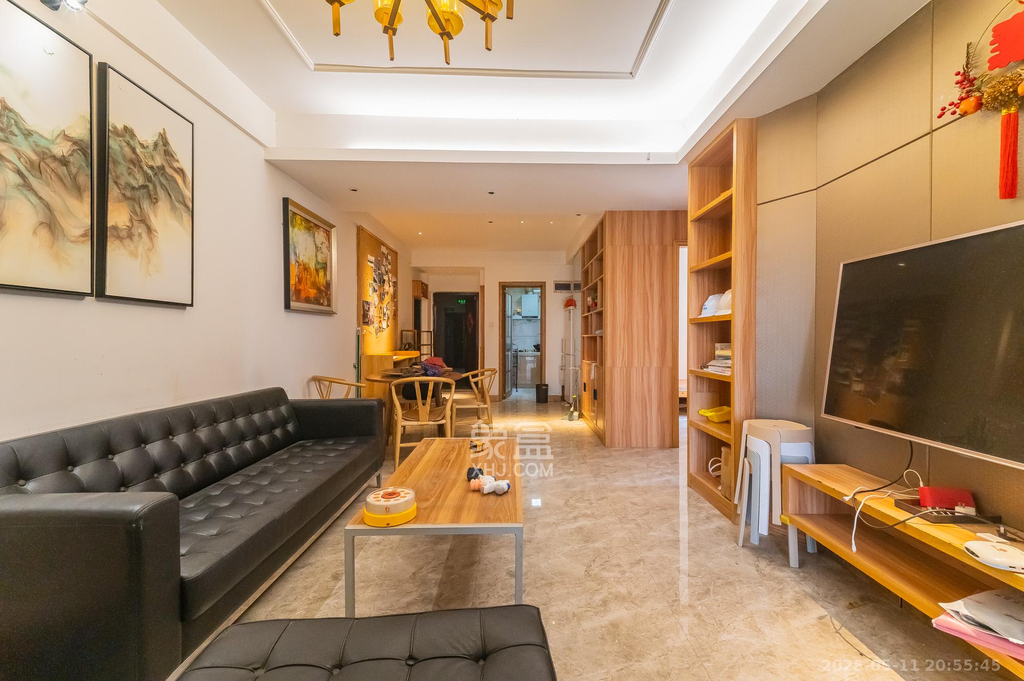 水岸世景  2室2厅1卫    62.0万 水岸世景  2室2厅1卫    62.0万客厅