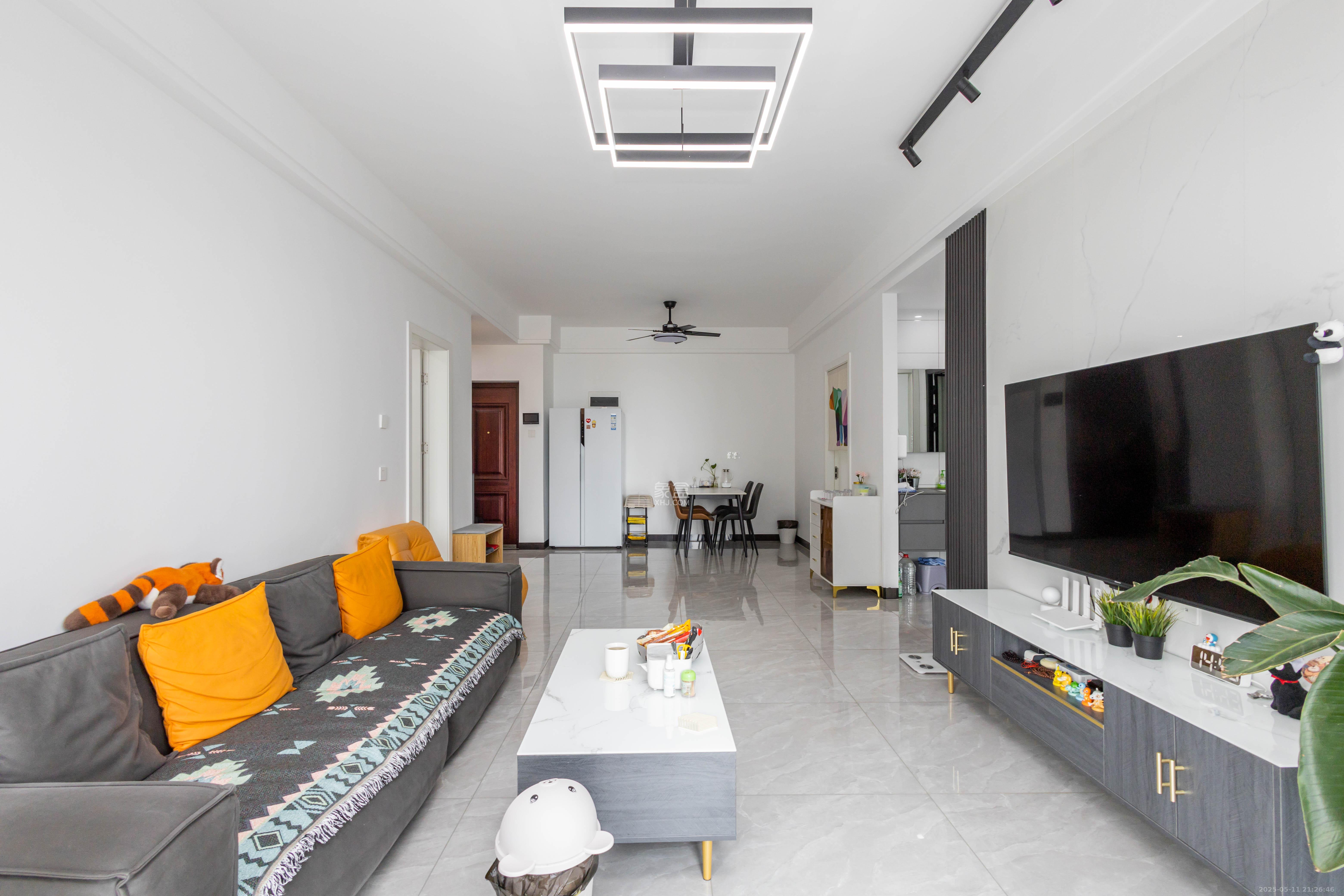 湘域芯城一期  3室2厅2卫    102.0万 湘域芯城一期  3室2厅2卫    102.0万客厅