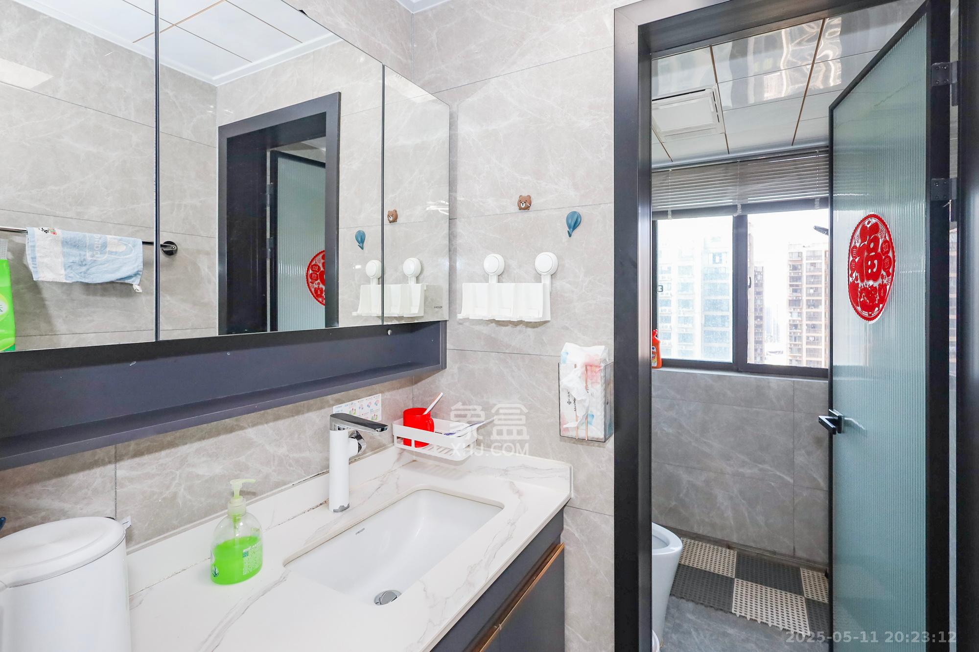 钰龙天下二期(钰龙佳园) 3室2厅2卫 230.0万 钰龙天下二期(钰龙佳园) 3室2厅2卫 230.0万卫生间