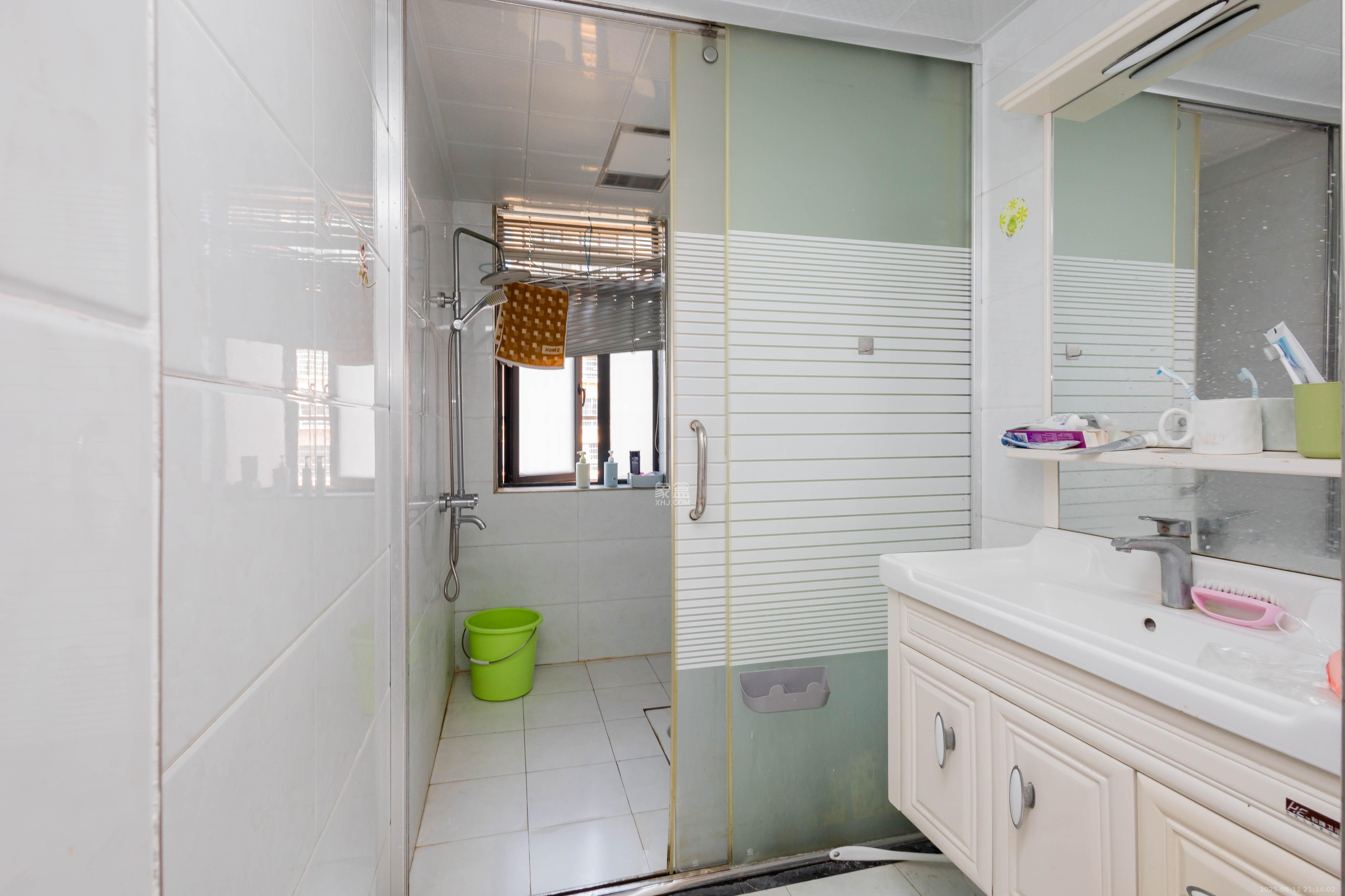 紫华郡 4室2厅2卫 89.8万 紫华郡 4室2厅2卫 89.8万卫生间