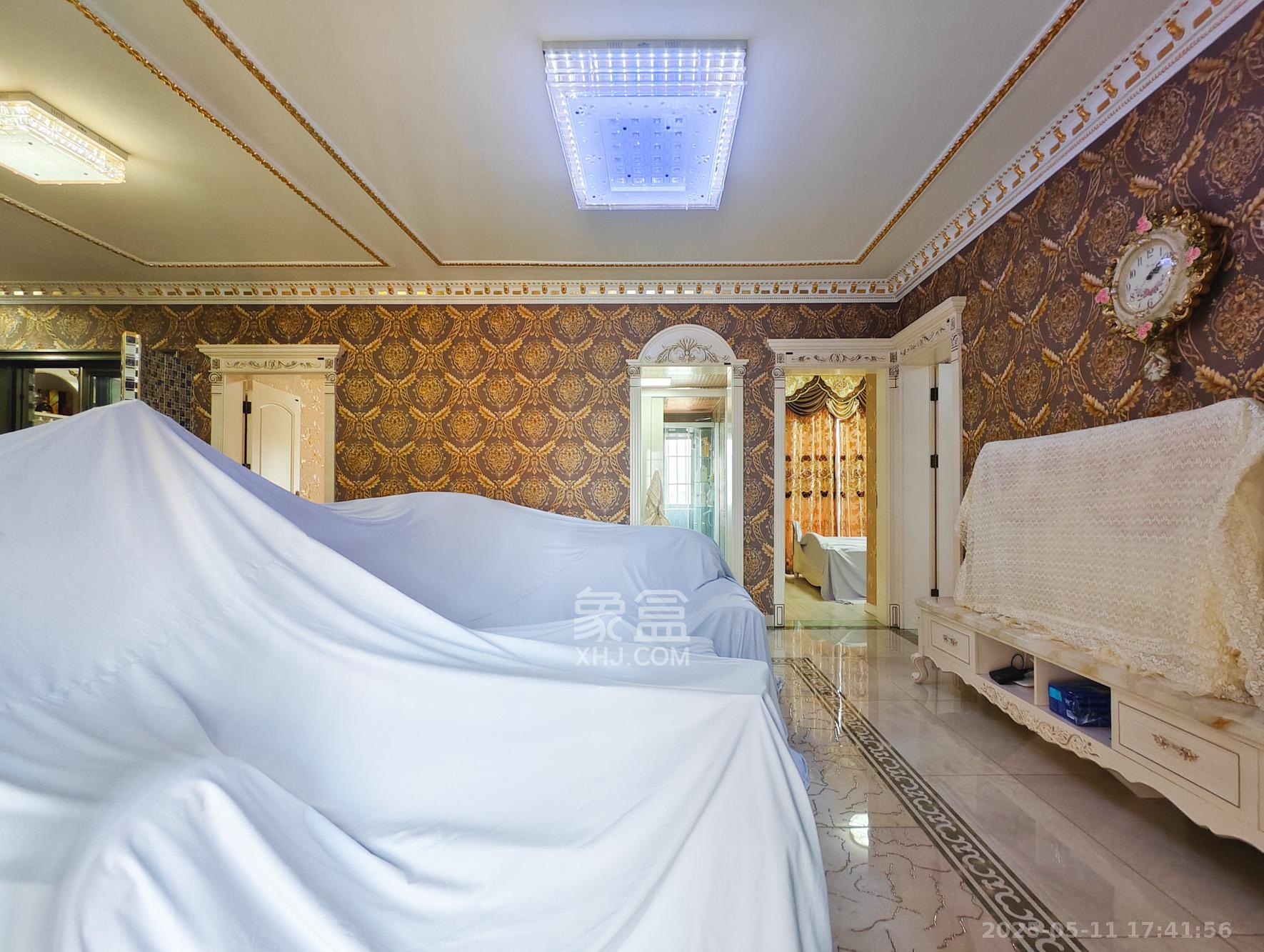 南庭城果 4室2厅2卫 110.0万 南庭城果 4室2厅2卫 110.0万客厅