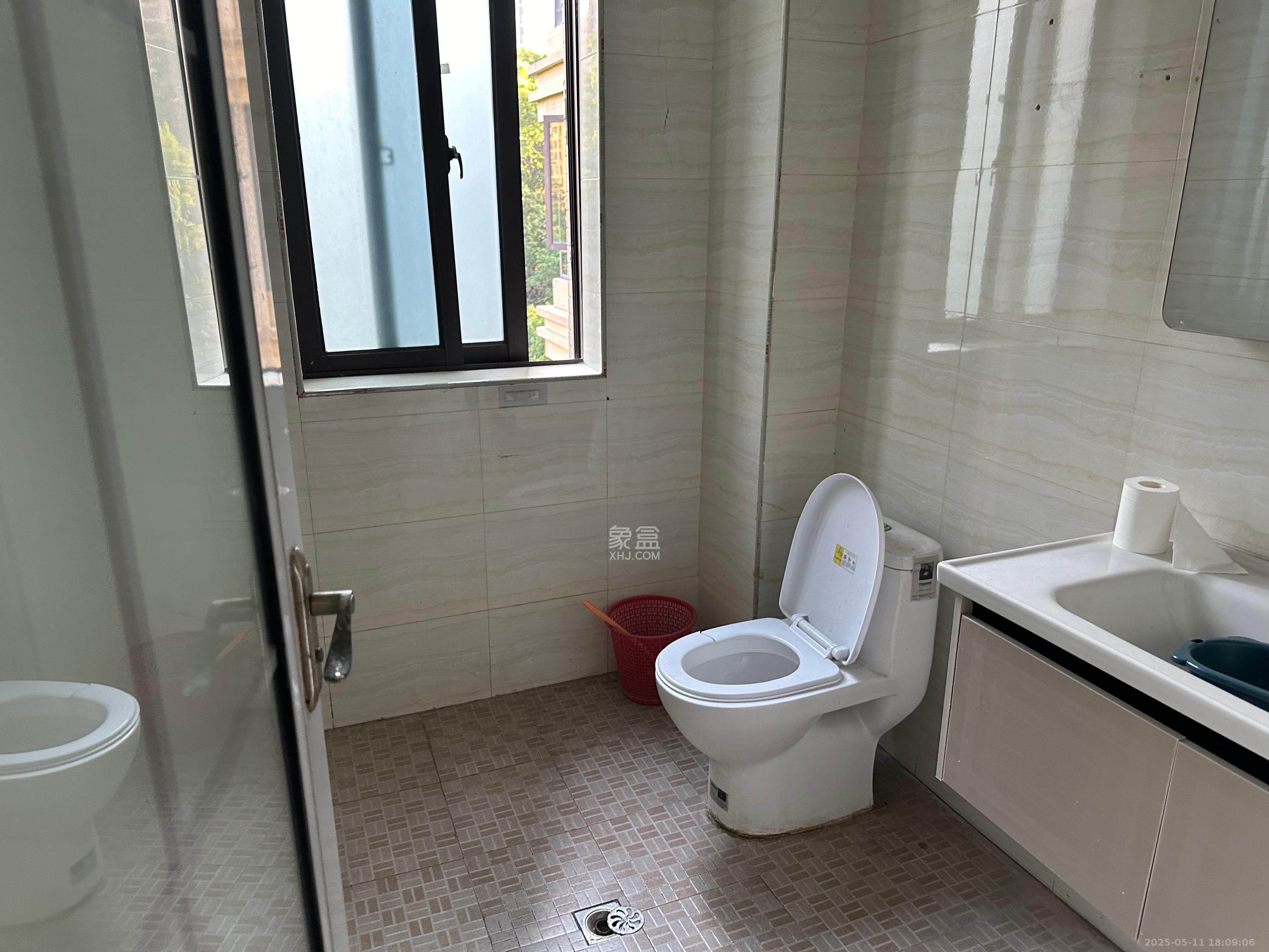 保利麓谷林语E区  3室2厅2卫   2700.00元/月室内图