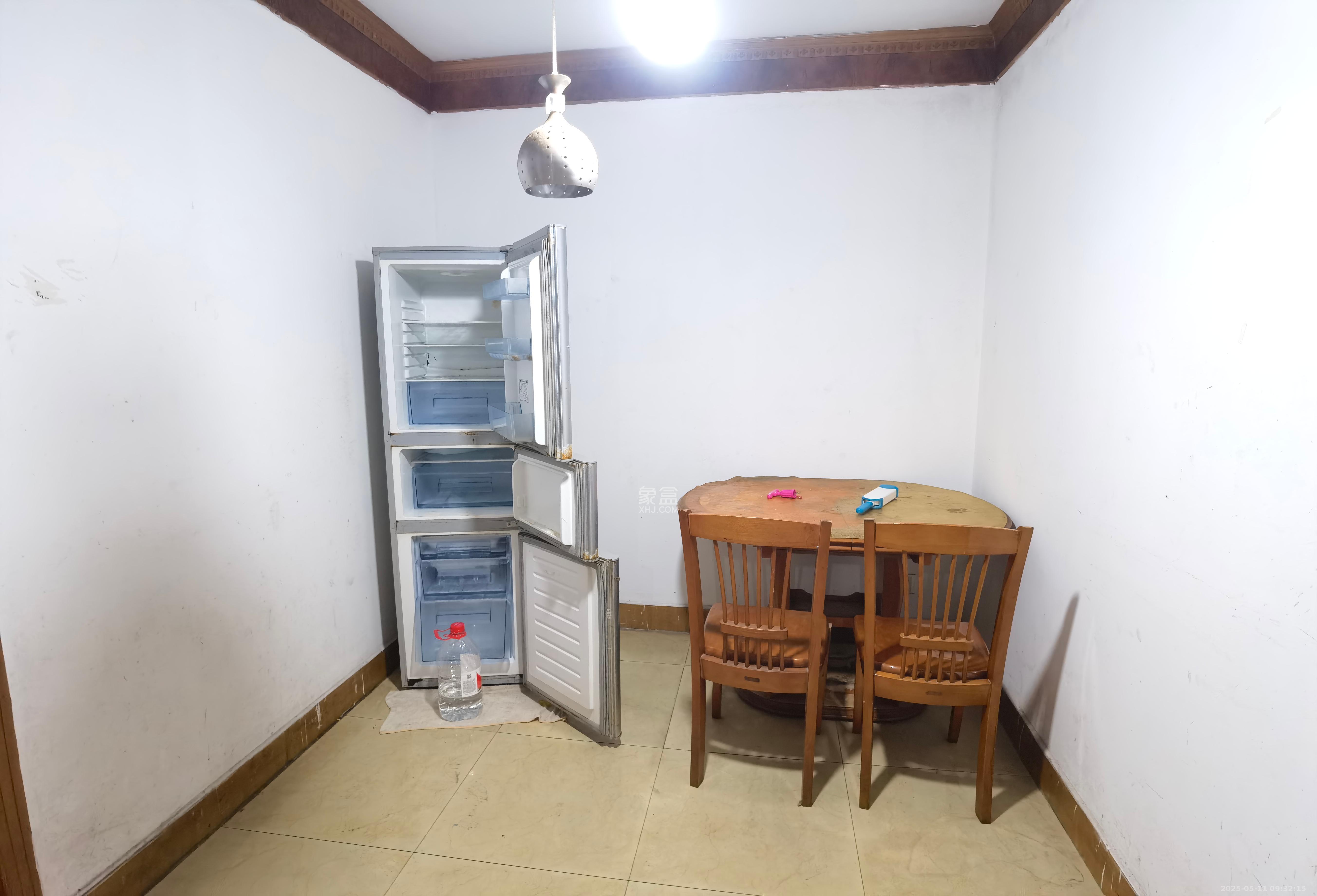 湘卫花苑 4室1厅1卫 2000.0元/月 湘卫花苑 4室1厅1卫 2000.0元/月室内图