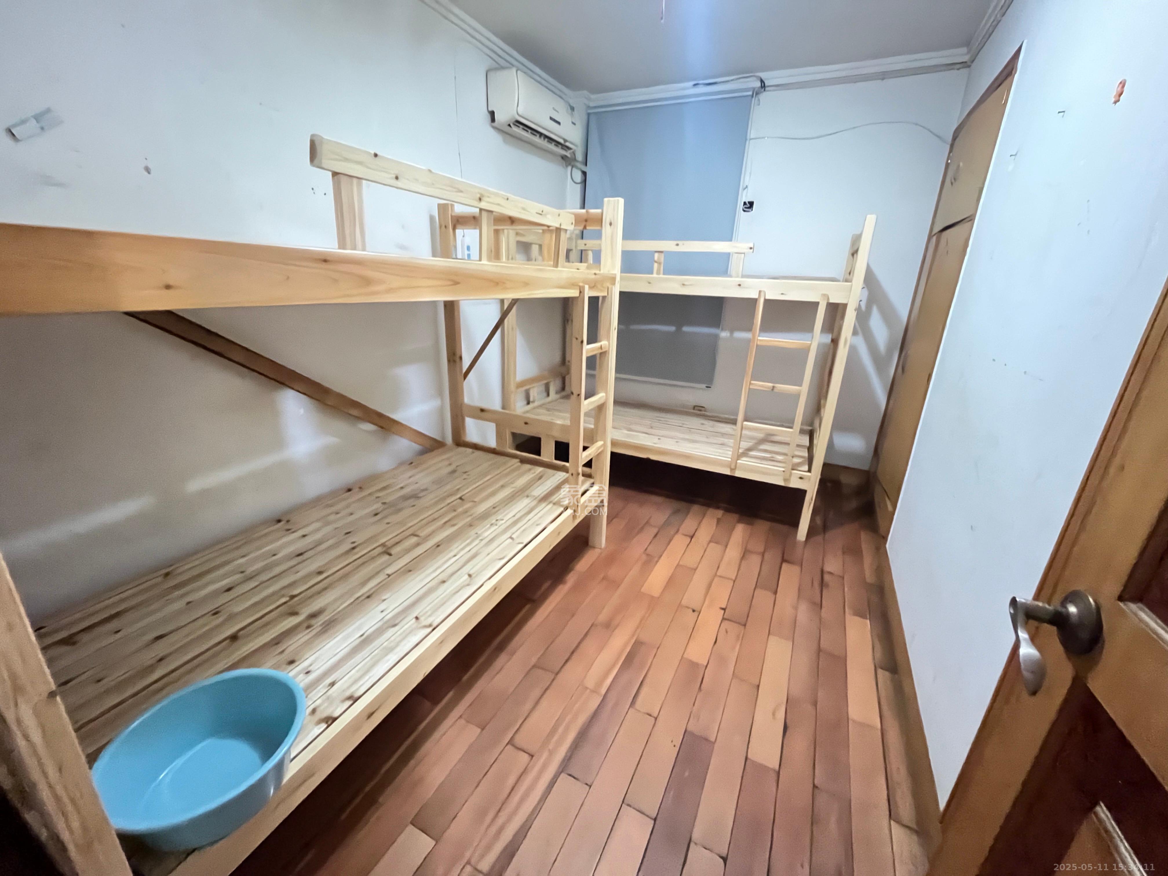 西牌楼社区 2室1厅1卫 2300.0元/月 西牌楼社区 2室1厅1卫 2300.0元/月室内图