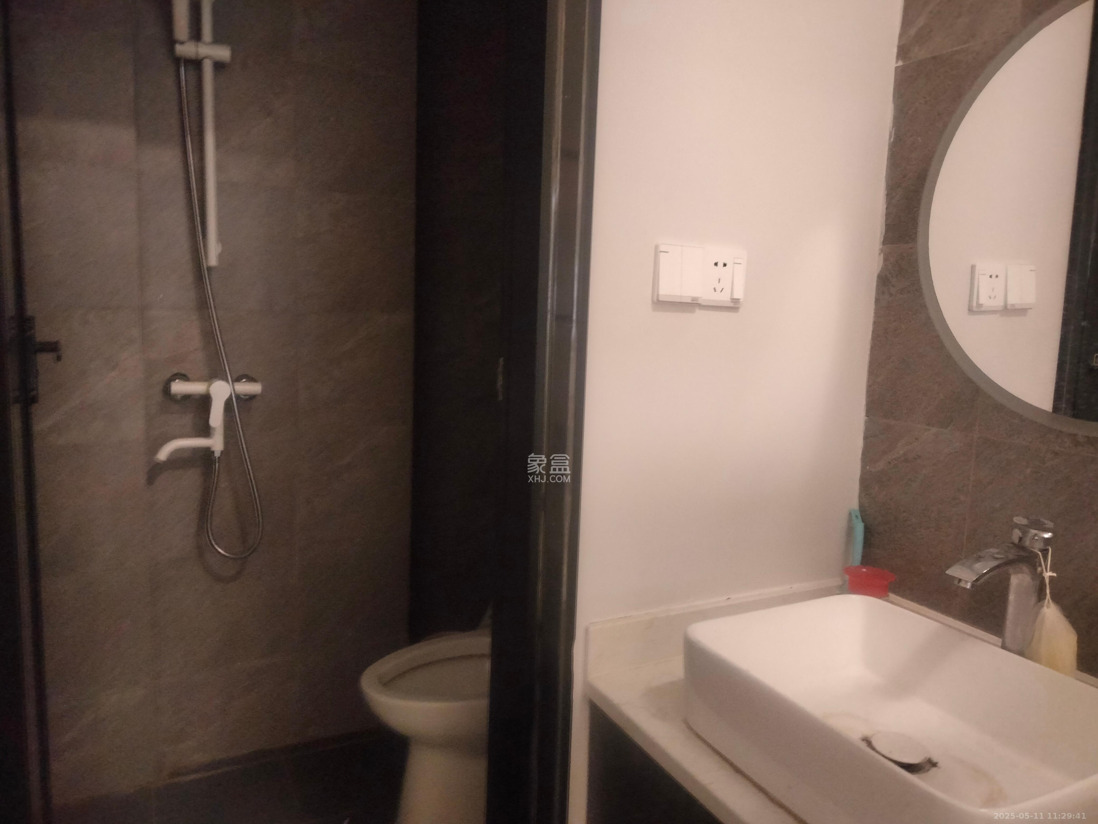 中建芙蓉嘉苑 1室1厅1卫 2000.0元/月 中建芙蓉嘉苑 1室1厅1卫 2000.0元/月室内图