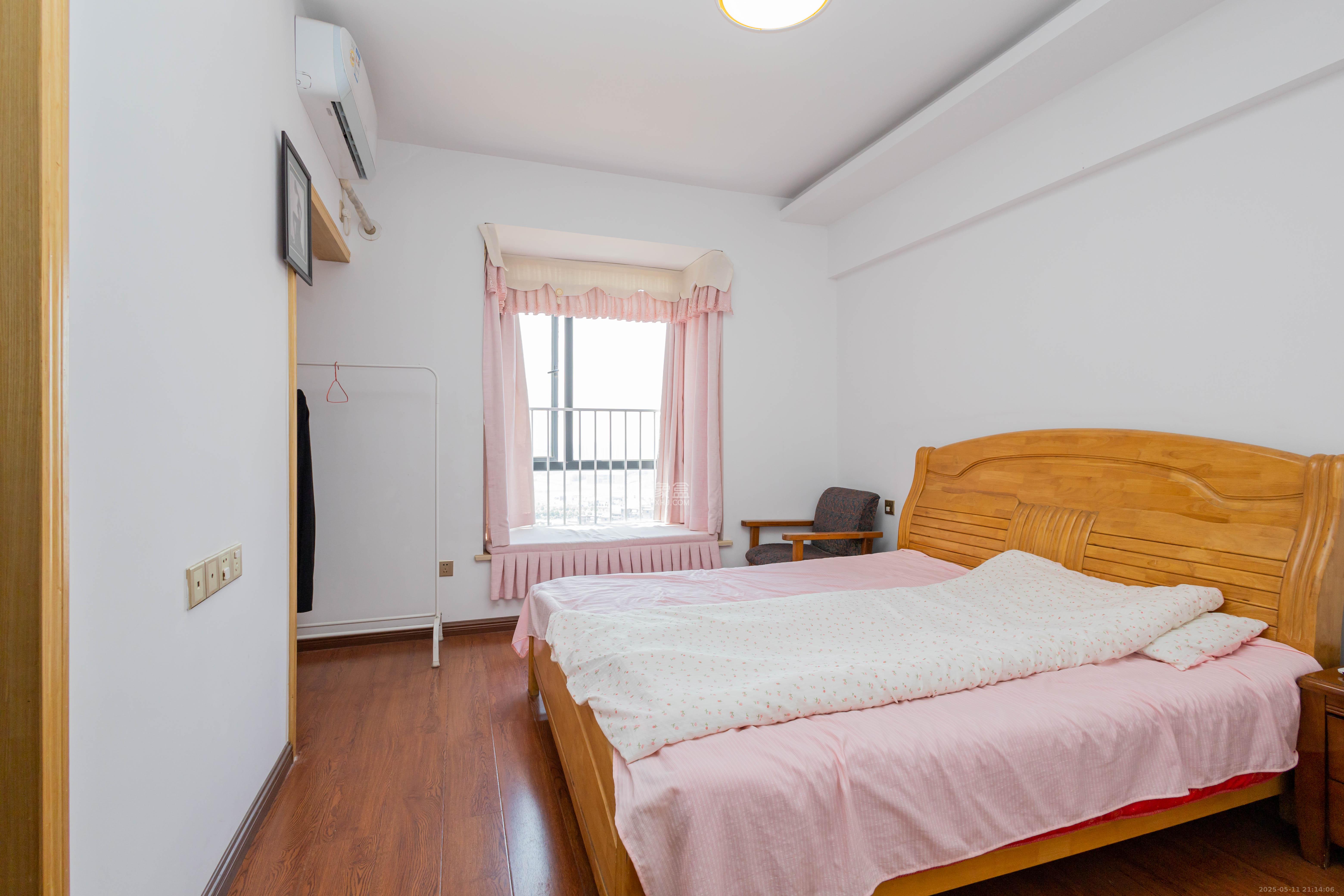 紫华郡 4室2厅2卫 89.8万 紫华郡 4室2厅2卫 89.8万卧室