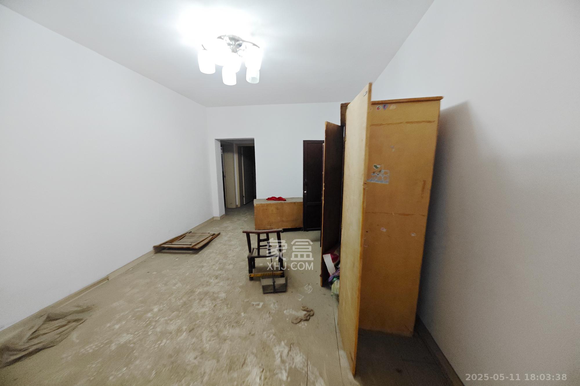曙光中路纯居民小区  2室1厅1卫   30.00万客厅