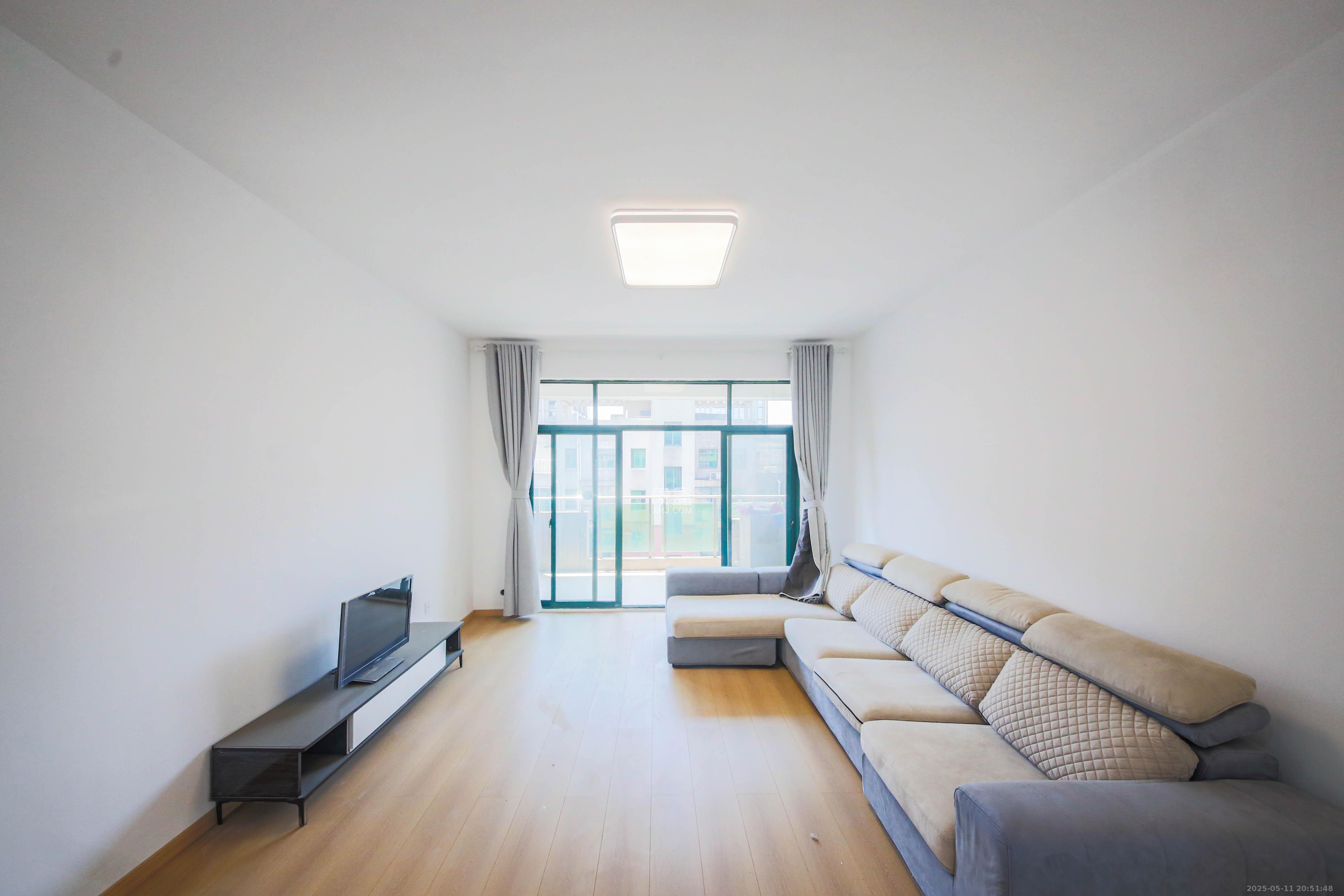 湘府东苑 3室2厅2卫 104.0万 湘府东苑 3室2厅2卫 104.0万客厅