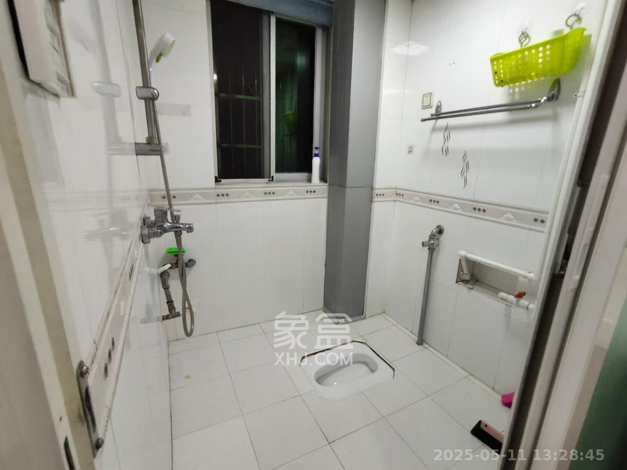高岭小区  3室2厅2卫   2200.00元/月室内图
