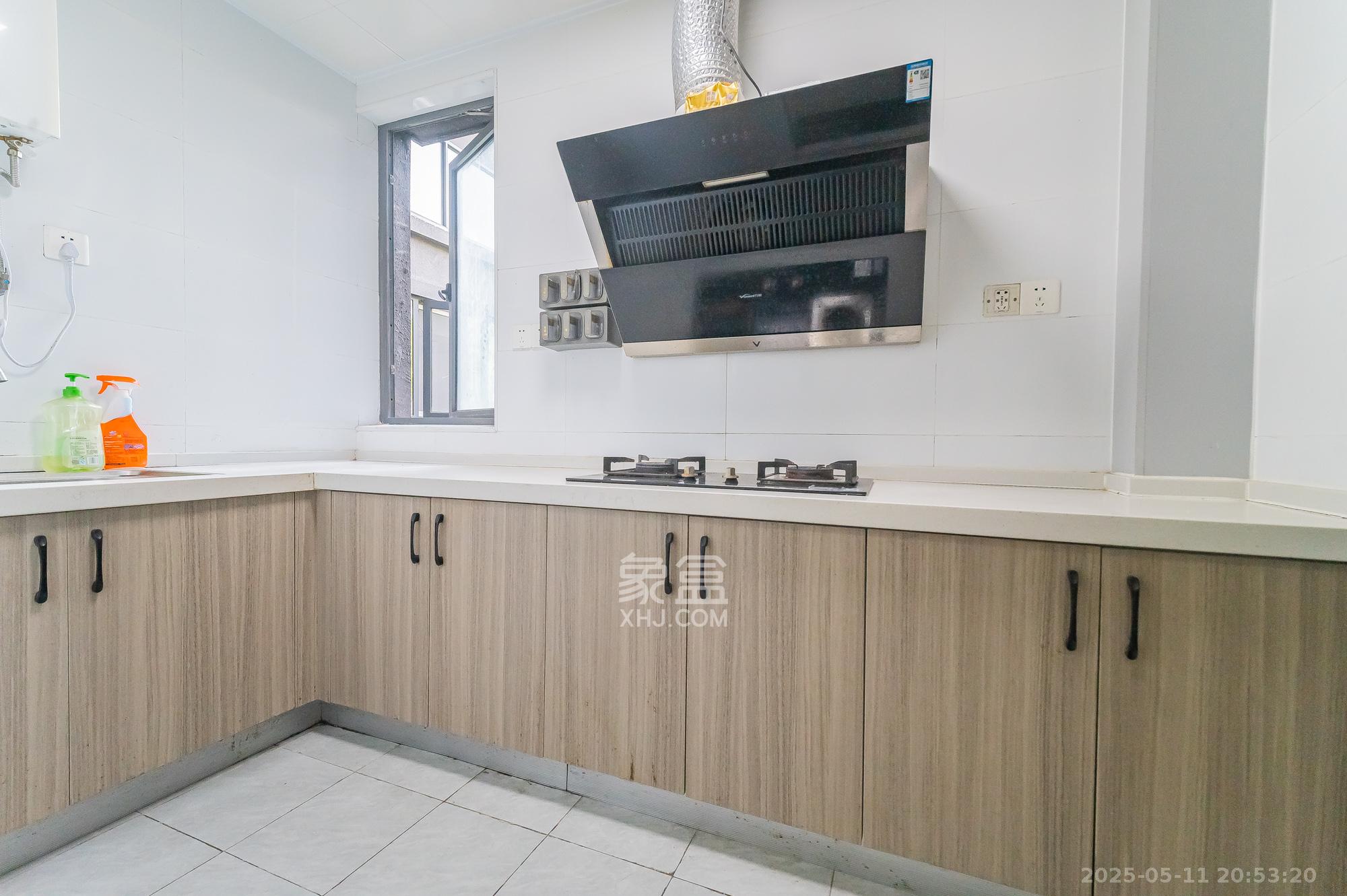 中建悦和城  3室2厅1卫    80.0万 中建悦和城  3室2厅1卫    80.0万厨房