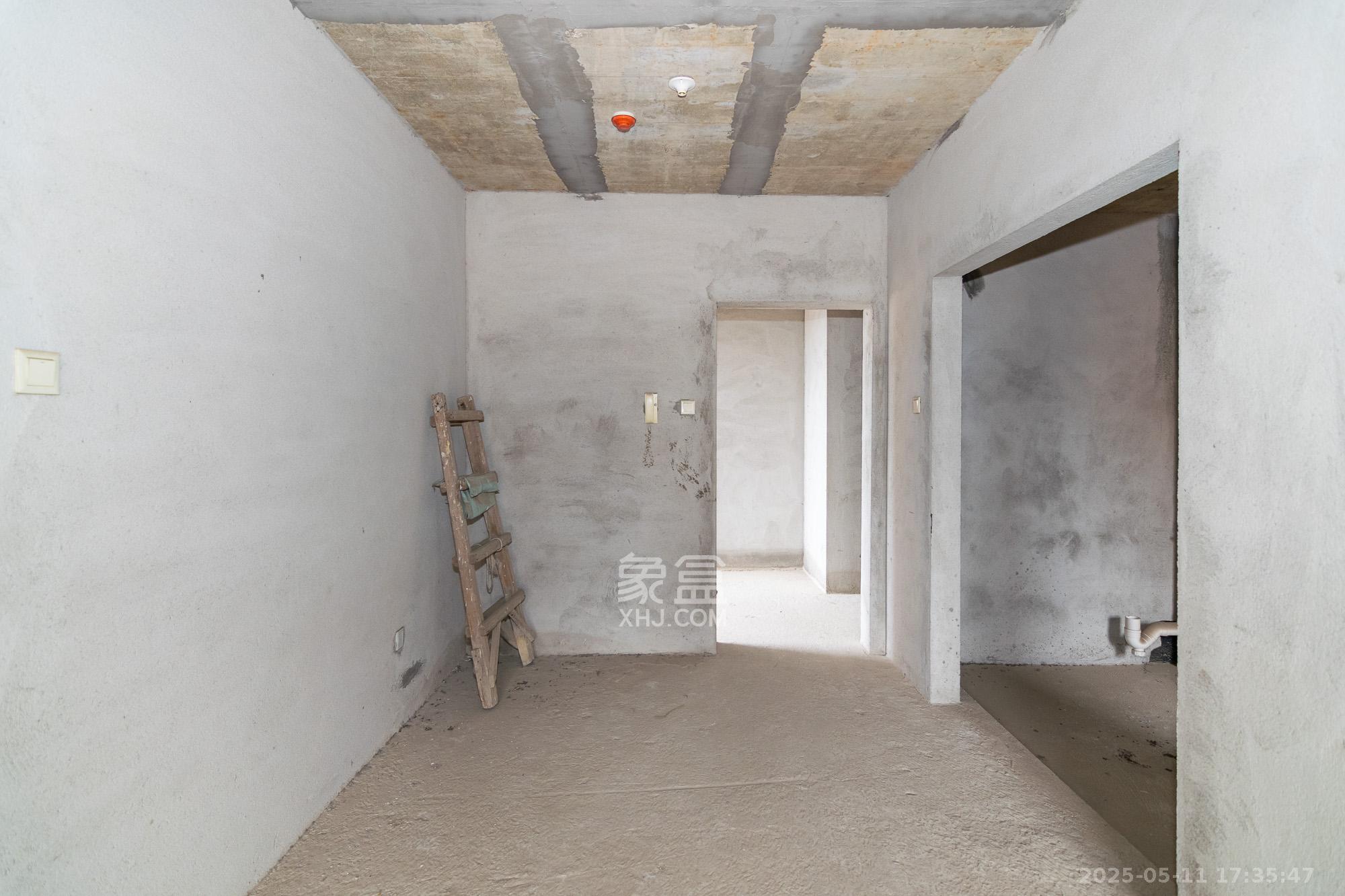 厚朴国际  1室0厅0卫    39.0万 厚朴国际  1室0厅0卫    39.0万客厅