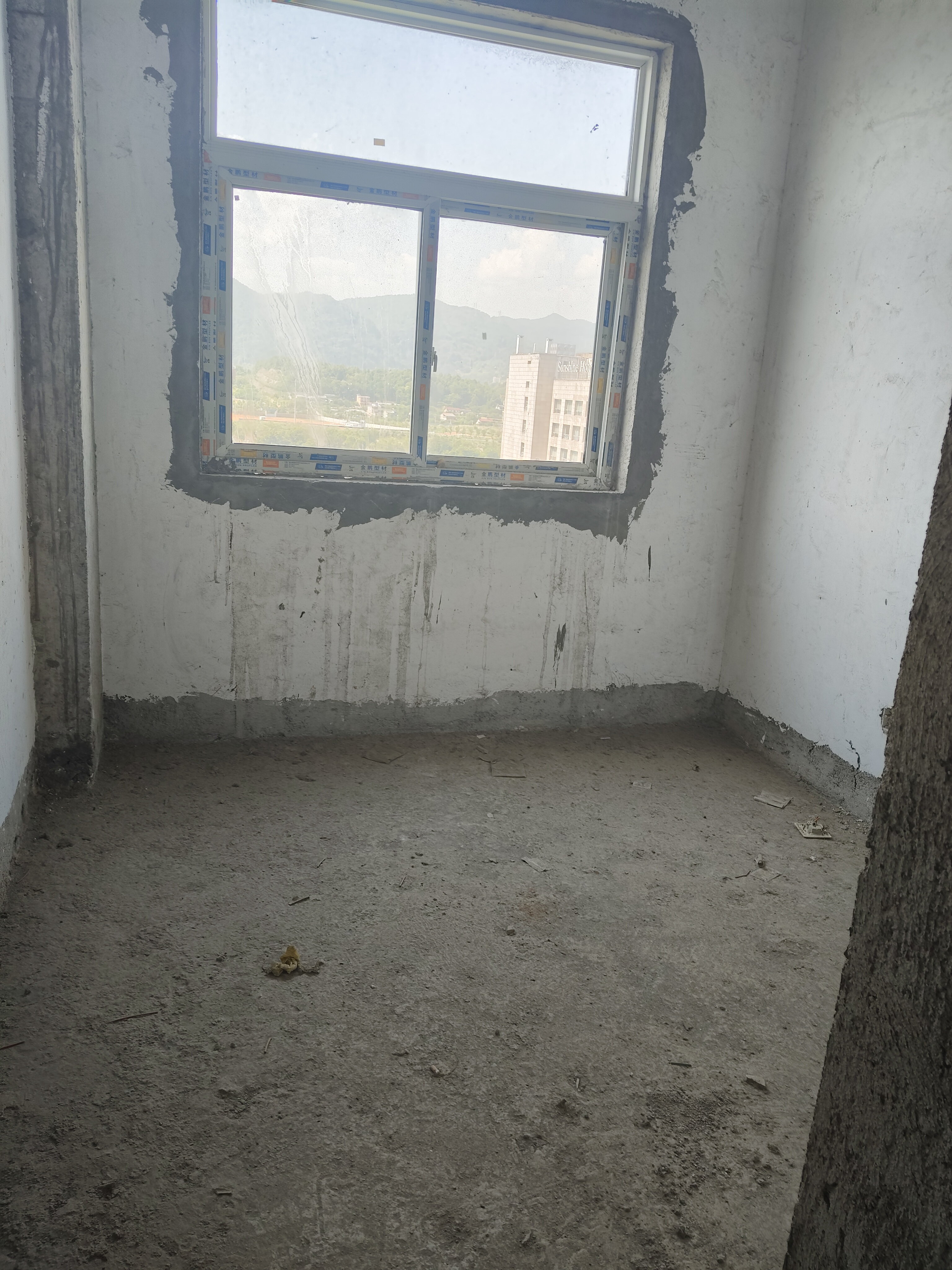 德皇新城  4室2厅2卫    59.8万 德皇新城  4室2厅2卫    59.8万客厅