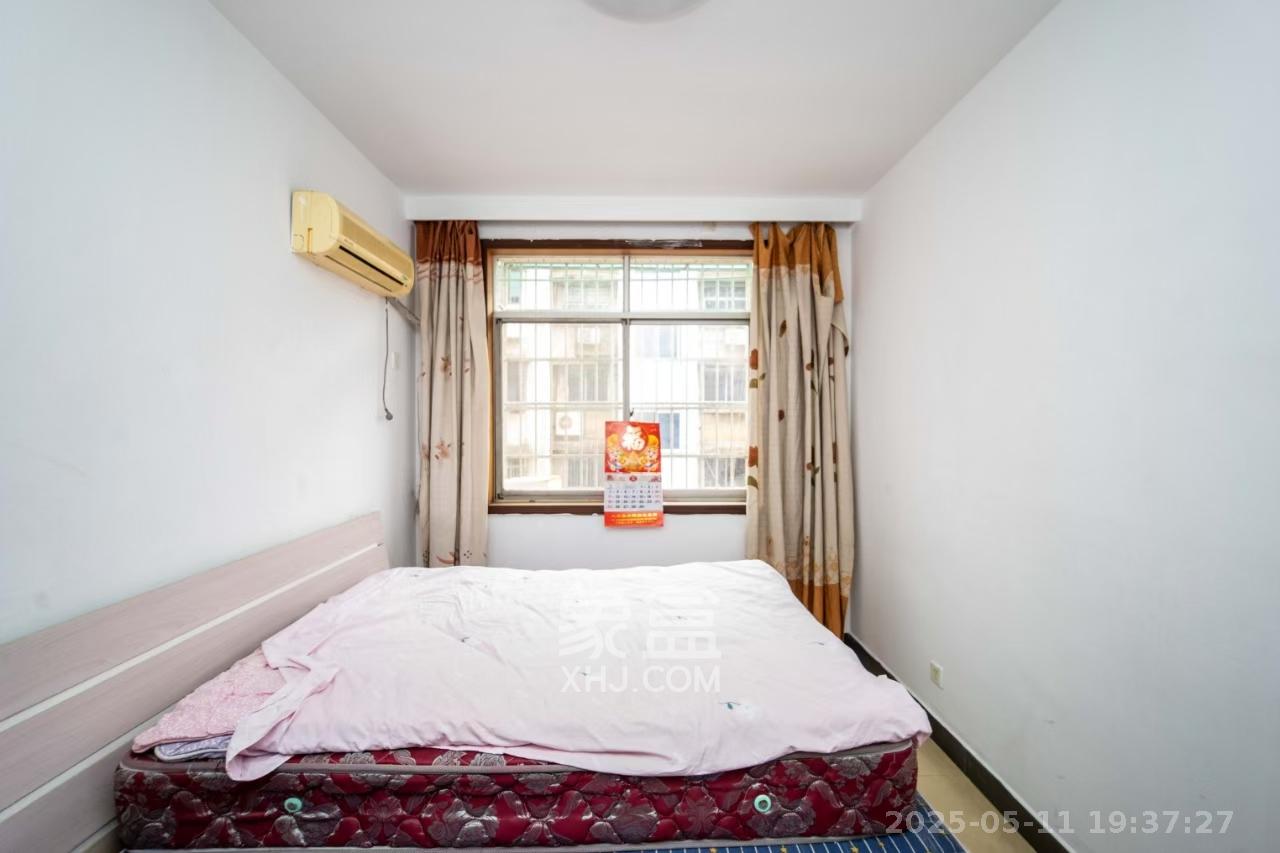 火炬村新天宾馆职工宿舍 3室2厅1卫 1900.0元/月 火炬村新天宾馆职工宿舍 3室2厅1卫 1900.0元/月室内图