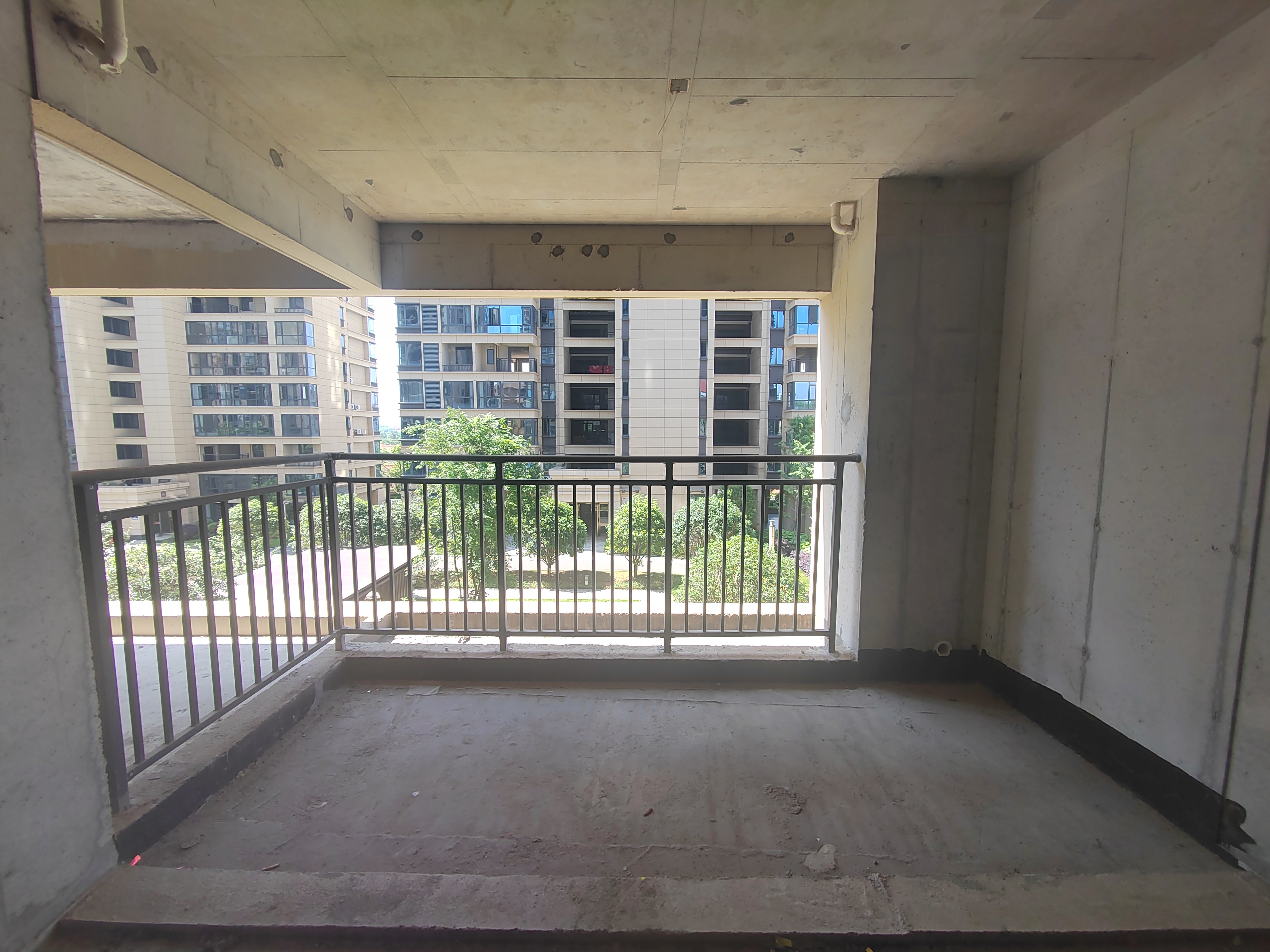 凯越湘中府 3室2厅2卫 63.8万 凯越湘中府 3室2厅2卫 63.8万客厅