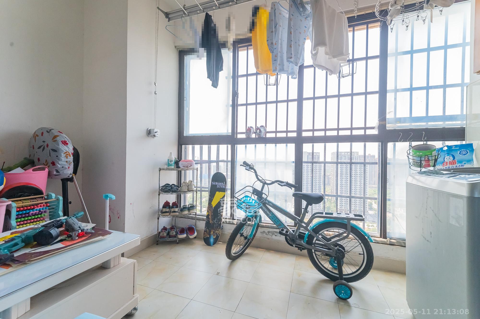 星湖湾一期高层  3室2厅1卫    68.0万 星湖湾一期高层  3室2厅1卫    68.0万阳台